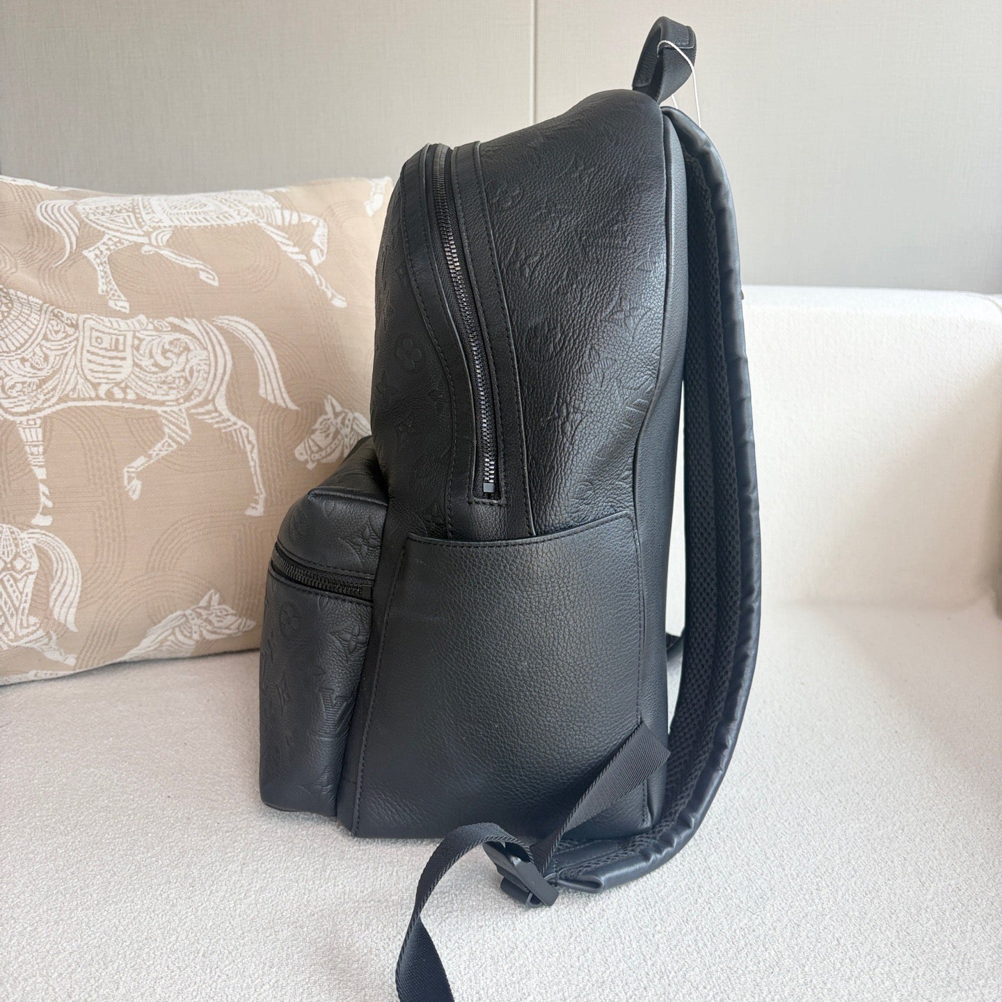Louis Vuitton - Discovery Apollo - Leather - Black - (Small)