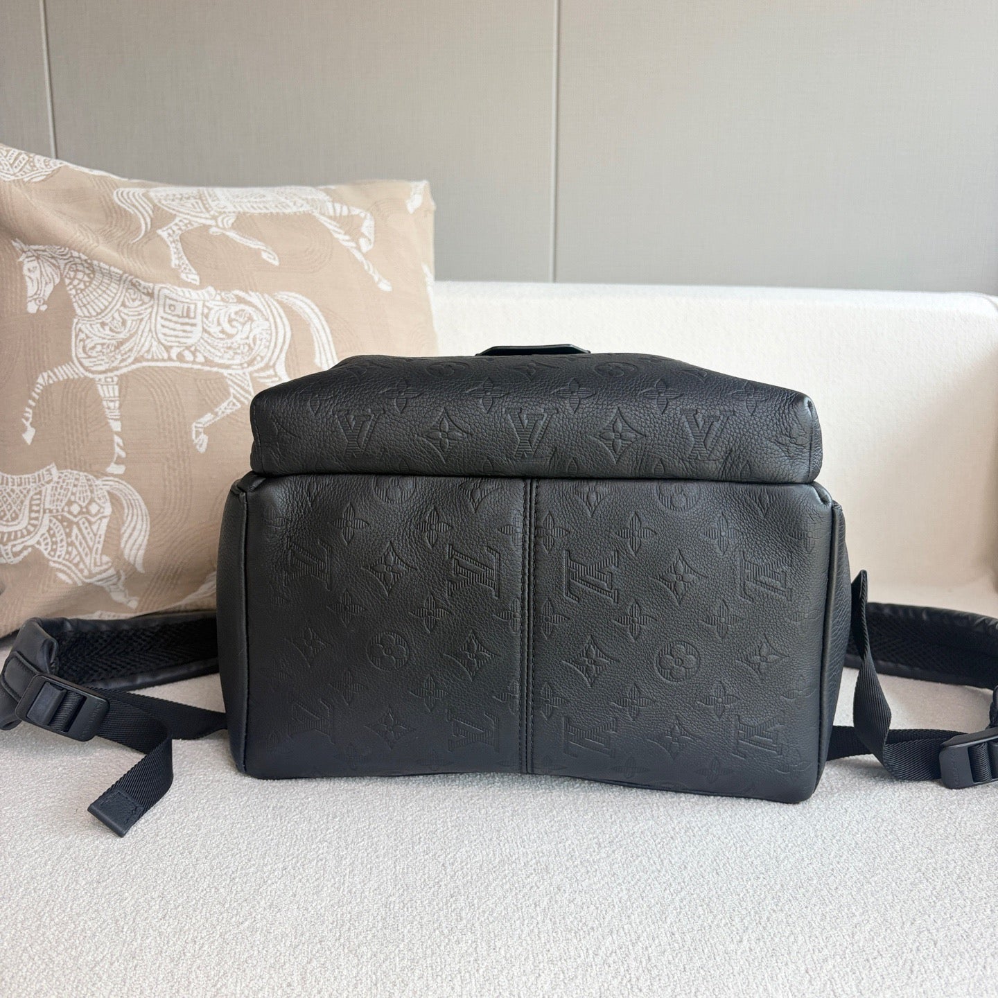 Louis Vuitton - Discovery Apollo - Leather - Black - (Small)