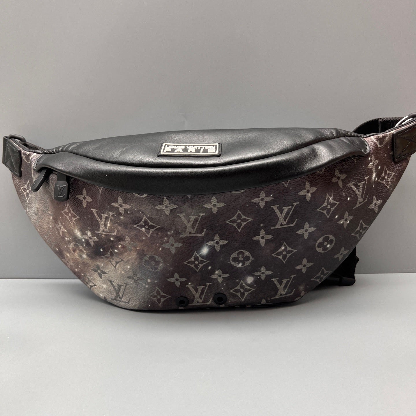 Louis Vuitton - Discovery Bumbag 'Galaxy' Collection - Monogram coated canvas with leather trim - Multicolour - (large)
