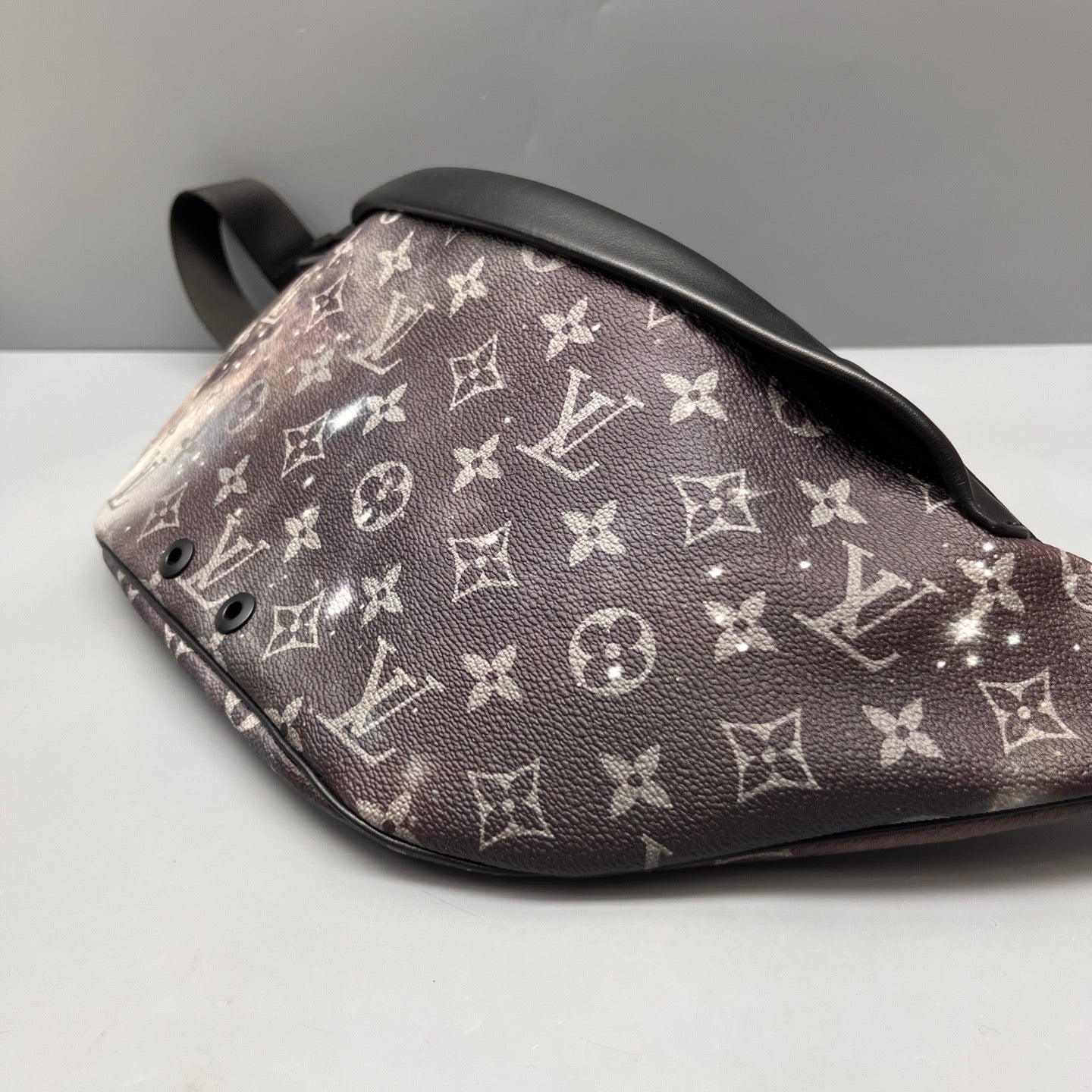 Louis Vuitton - Discovery Bumbag 'Galaxy' Collection - Monogram coated canvas with leather trim - Multicolour - (large)