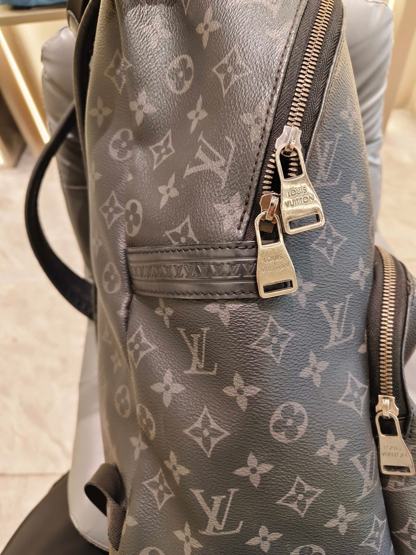 Louis Vuitton - Discovery - Cloth - Black - (medium)