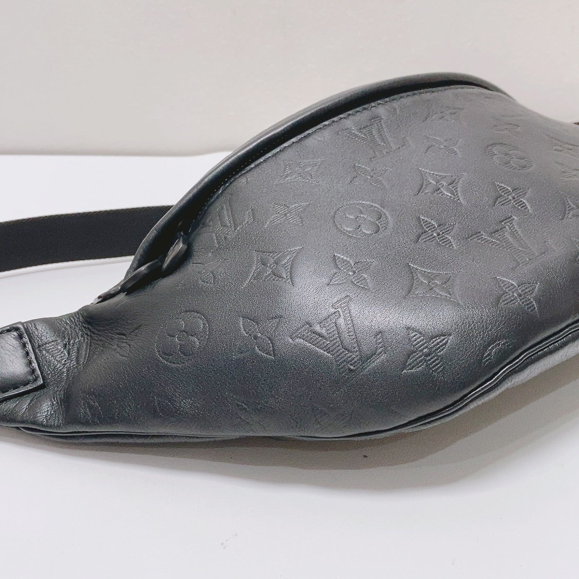 Louis Vuitton - Discovery - Leather - Black - (Medium)