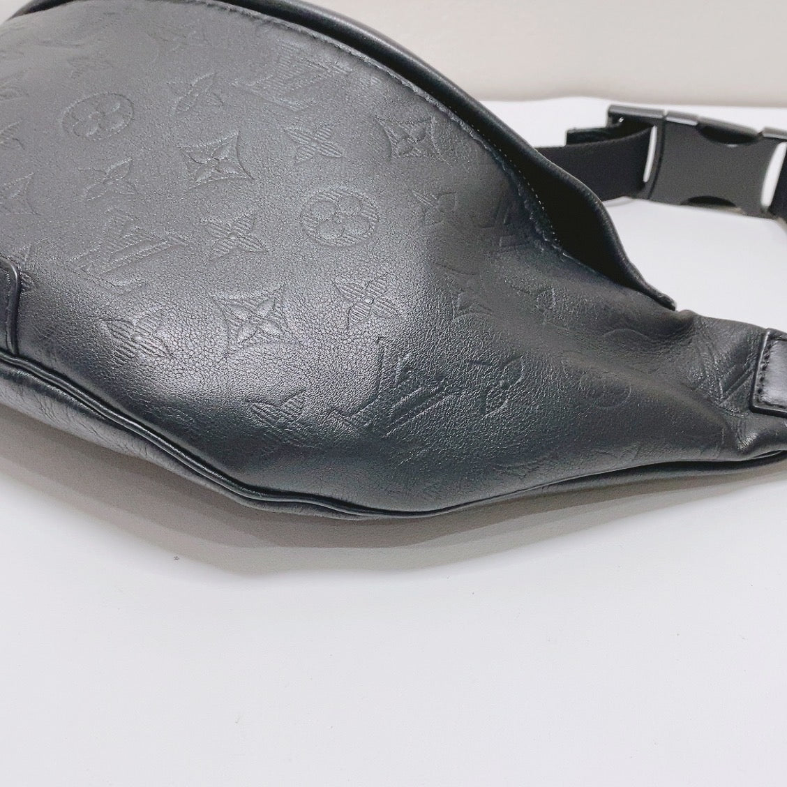 Louis Vuitton - Discovery - Leather - Black - (Medium)