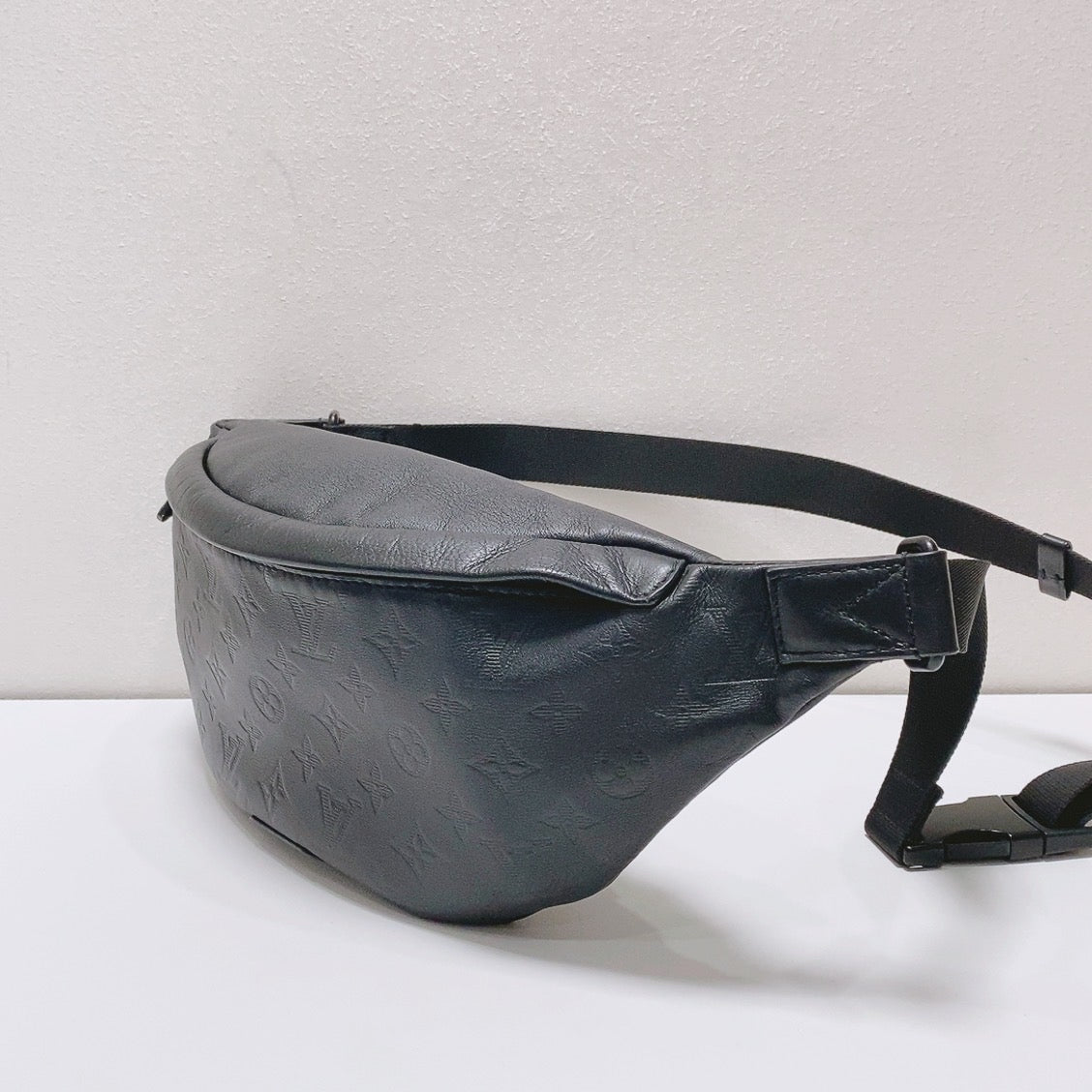 Louis Vuitton - Discovery - Leather - Black - (Medium)
