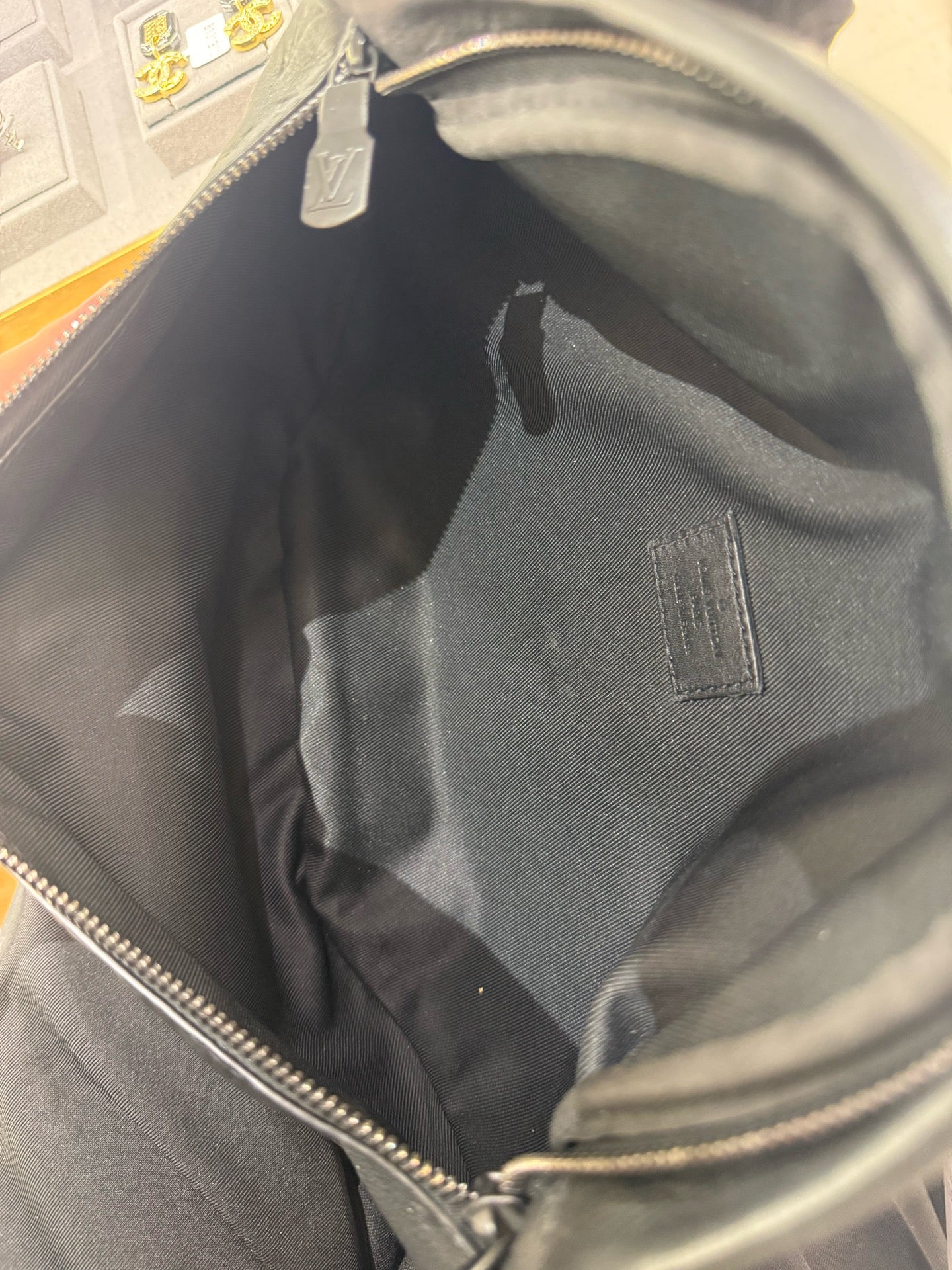 Louis Vuitton - Discovery - Leather - Black - (Medium)
