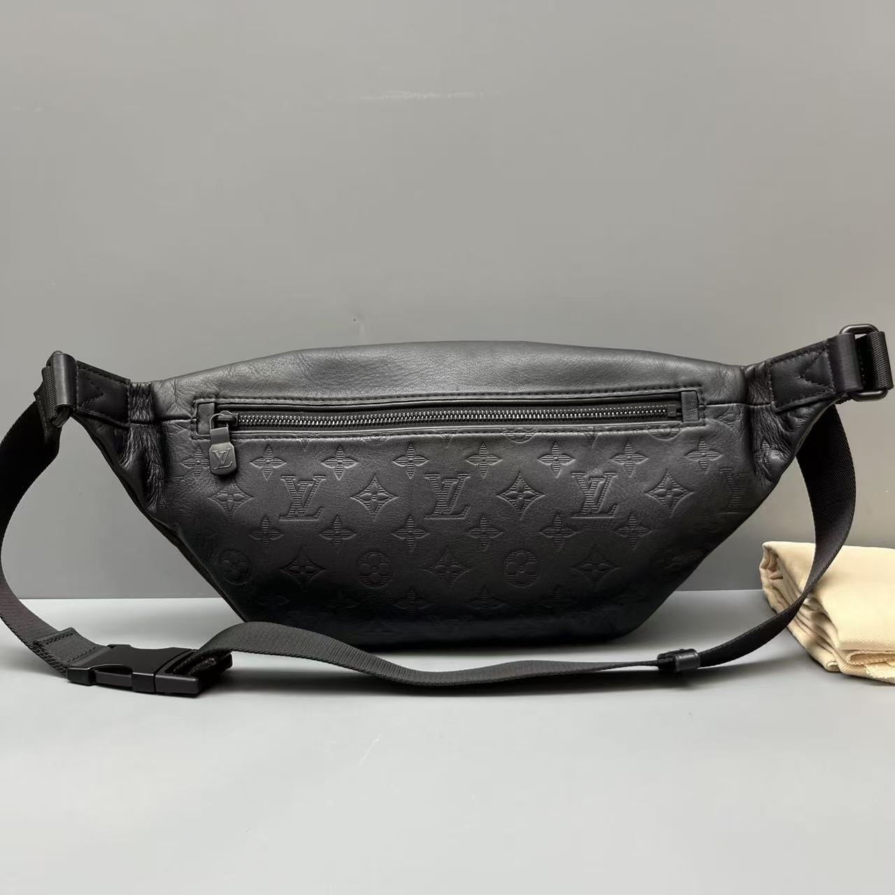 Louis Vuitton - Discovery - Leather - Black - (small)