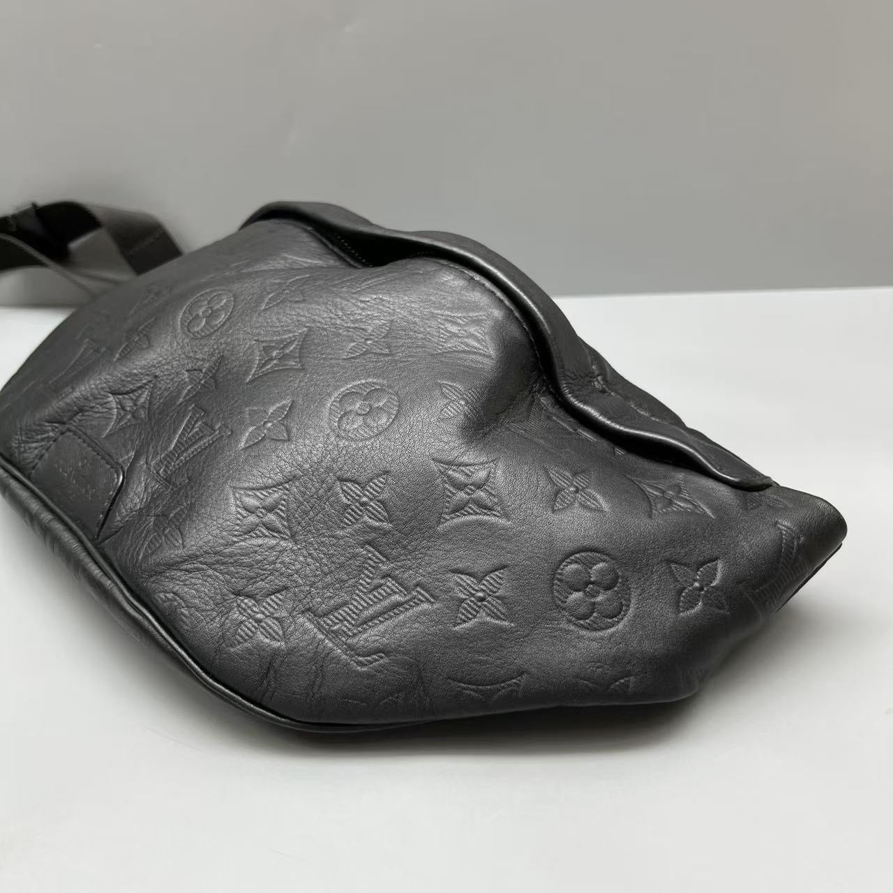 Louis Vuitton - Discovery - Leather - Black - (small)