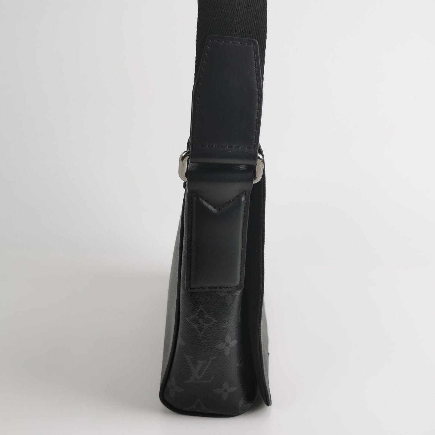 Louis Vuitton - District - Leather - Black