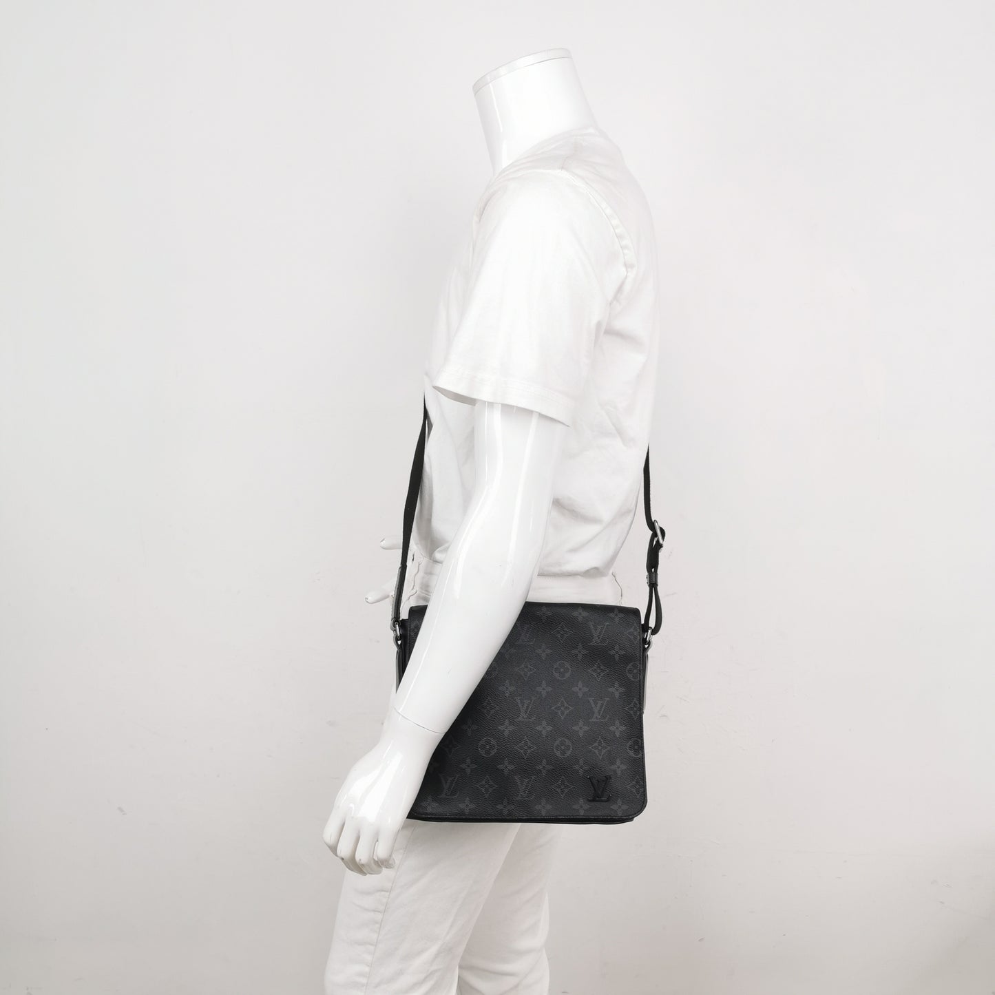 Louis Vuitton - District - Leather - Black