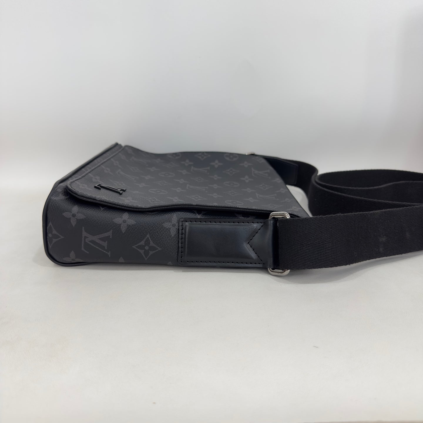 Louis Vuitton - District - Cloth - Black - (medium)