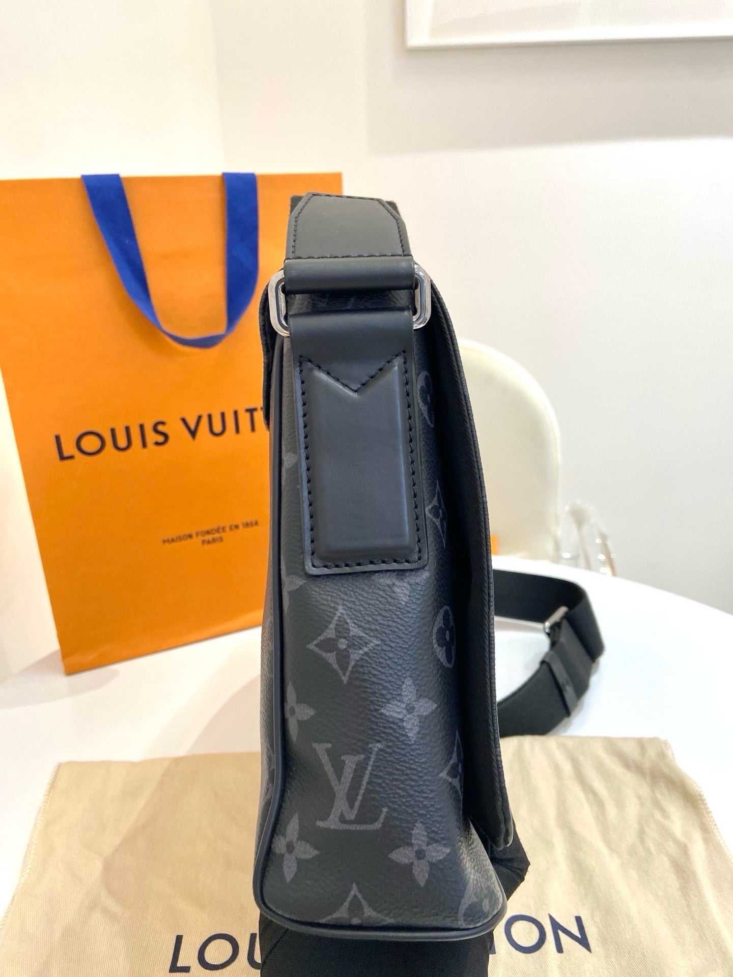 Louis Vuitton - District - Cloth - Black - (medium)