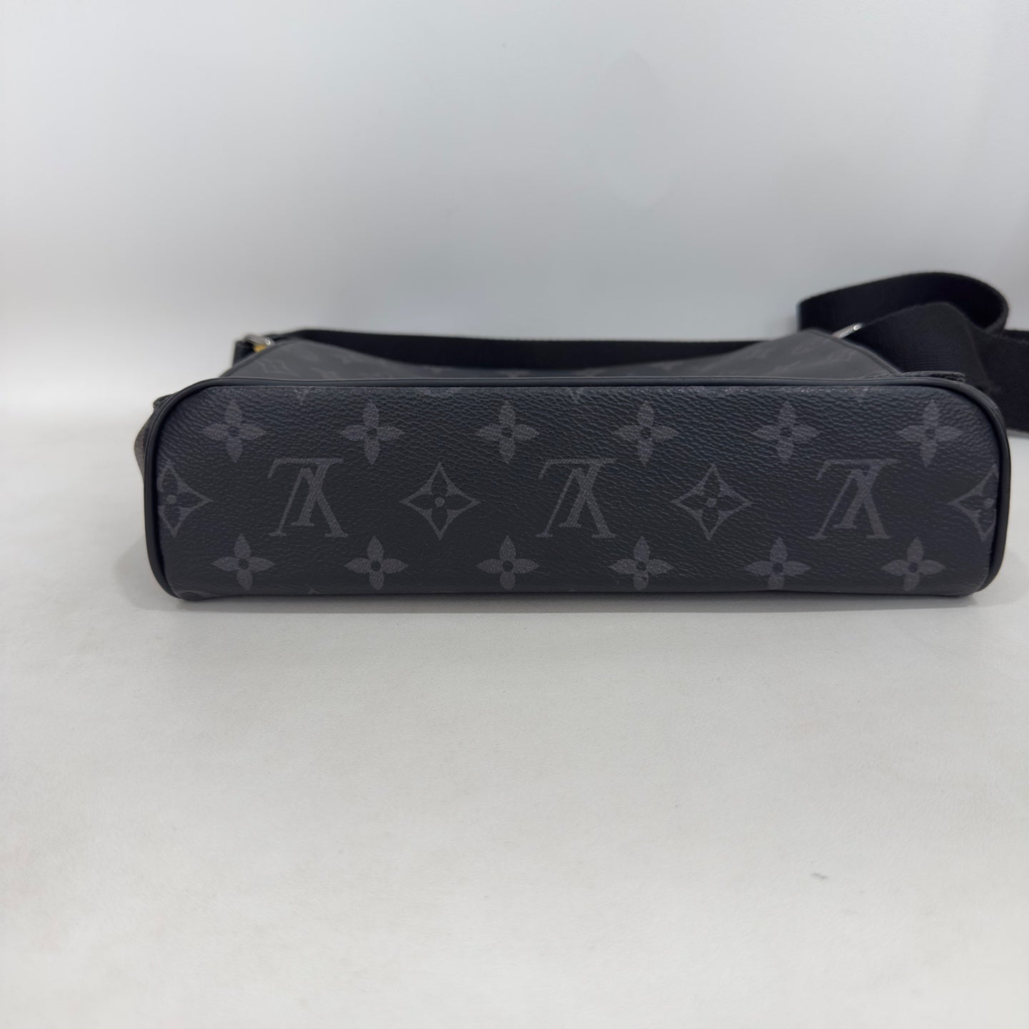 Louis Vuitton - District - Cloth - Black - (medium)
