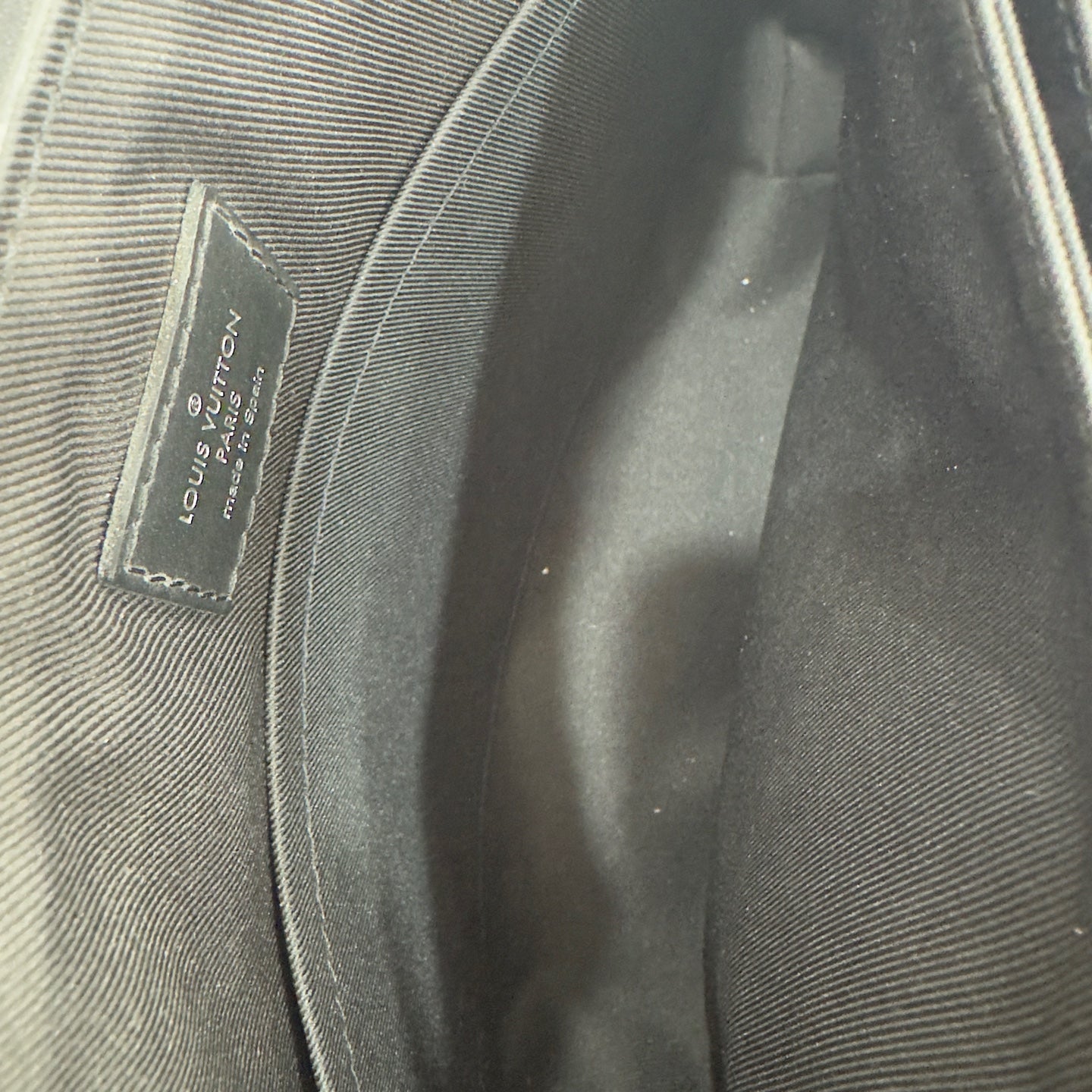 Louis Vuitton - District - Cloth - Black - (medium)