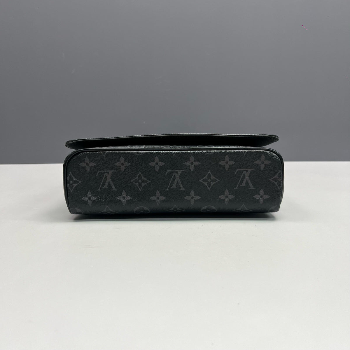 Louis Vuitton - District - Cloth - Black - (Small)