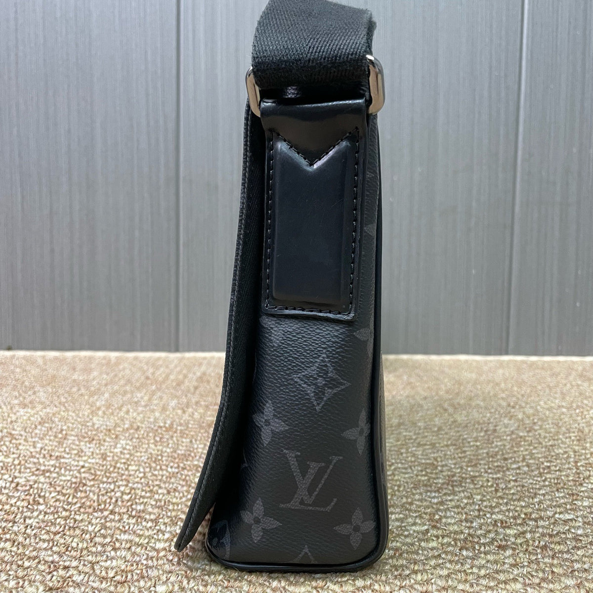 Louis Vuitton - District - Cloth - Black - (Small)