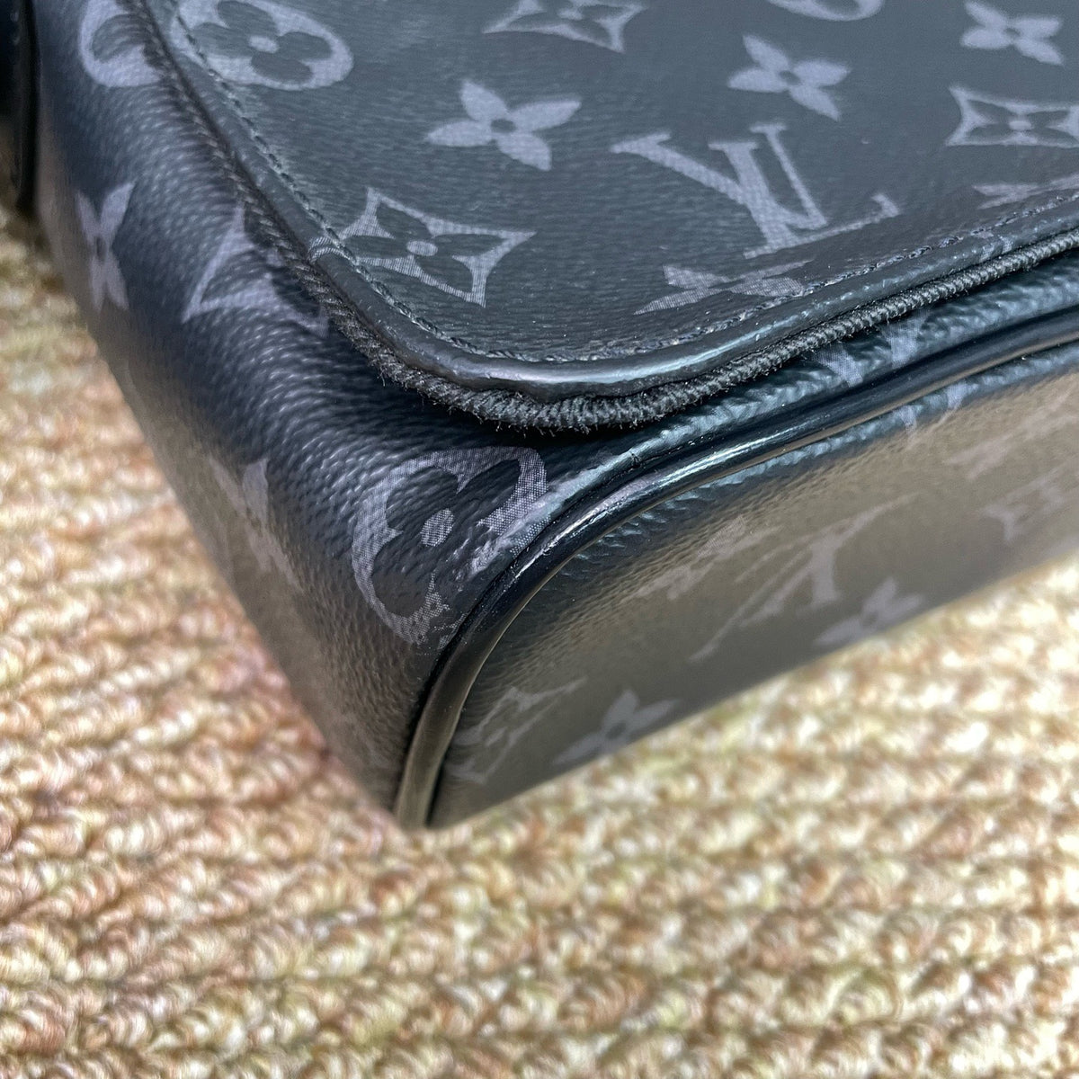 Louis Vuitton - District - Cloth - Black - (Small)