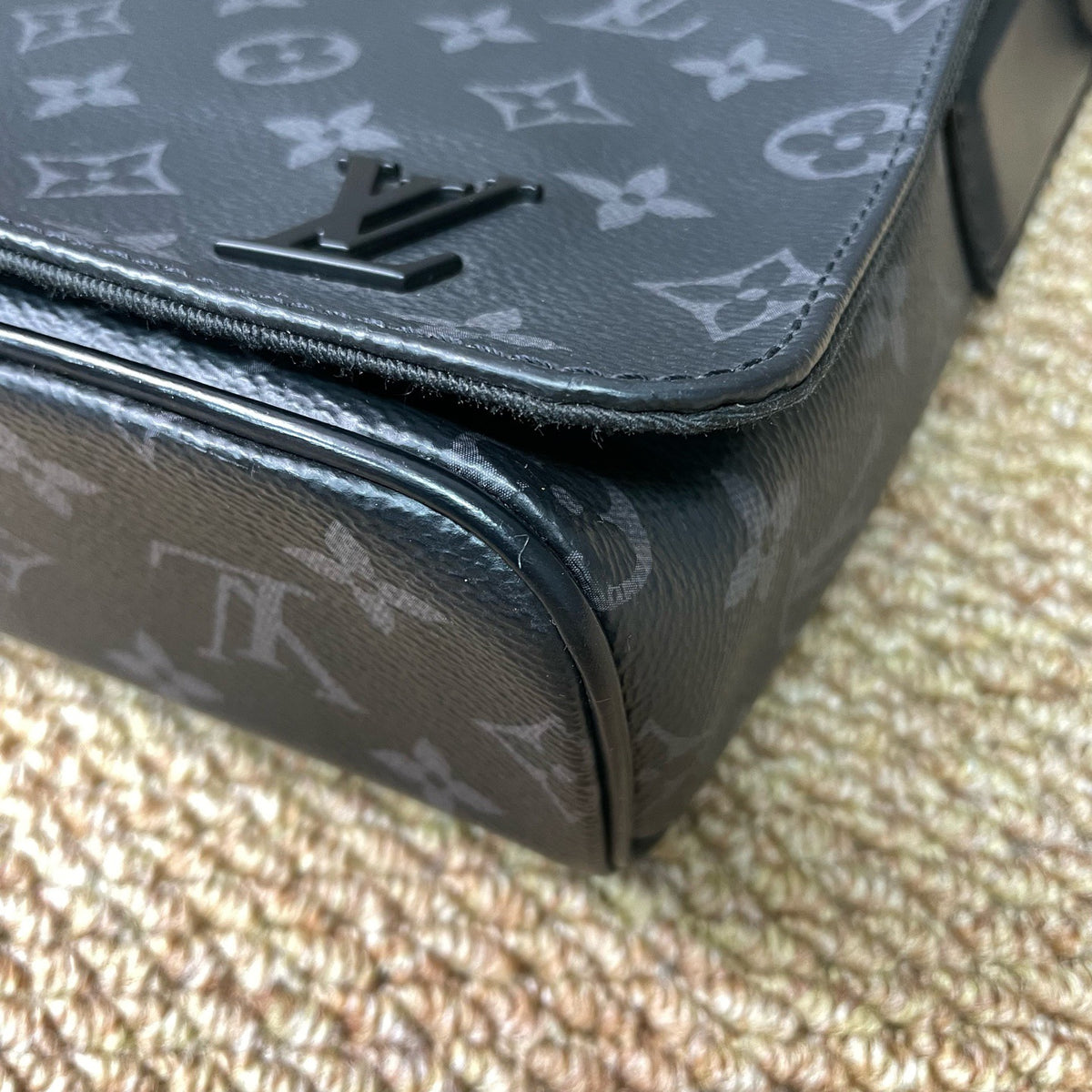 Louis Vuitton - District - Cloth - Black - (Small)