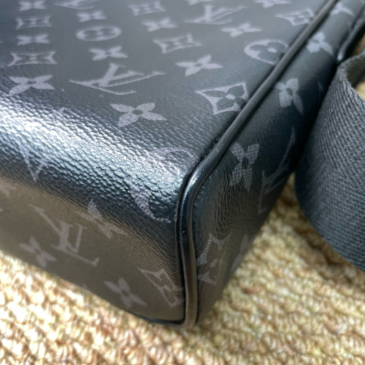 Louis Vuitton - District - Cloth - Black - (Small)