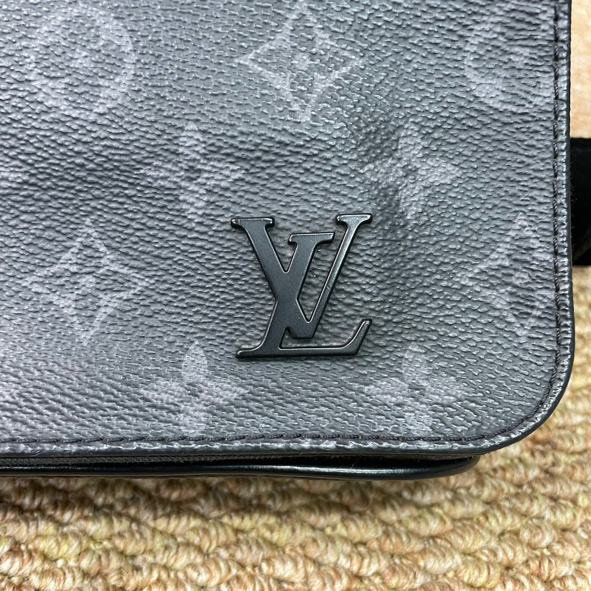 Louis Vuitton - District - Cloth - Black - (Small)
