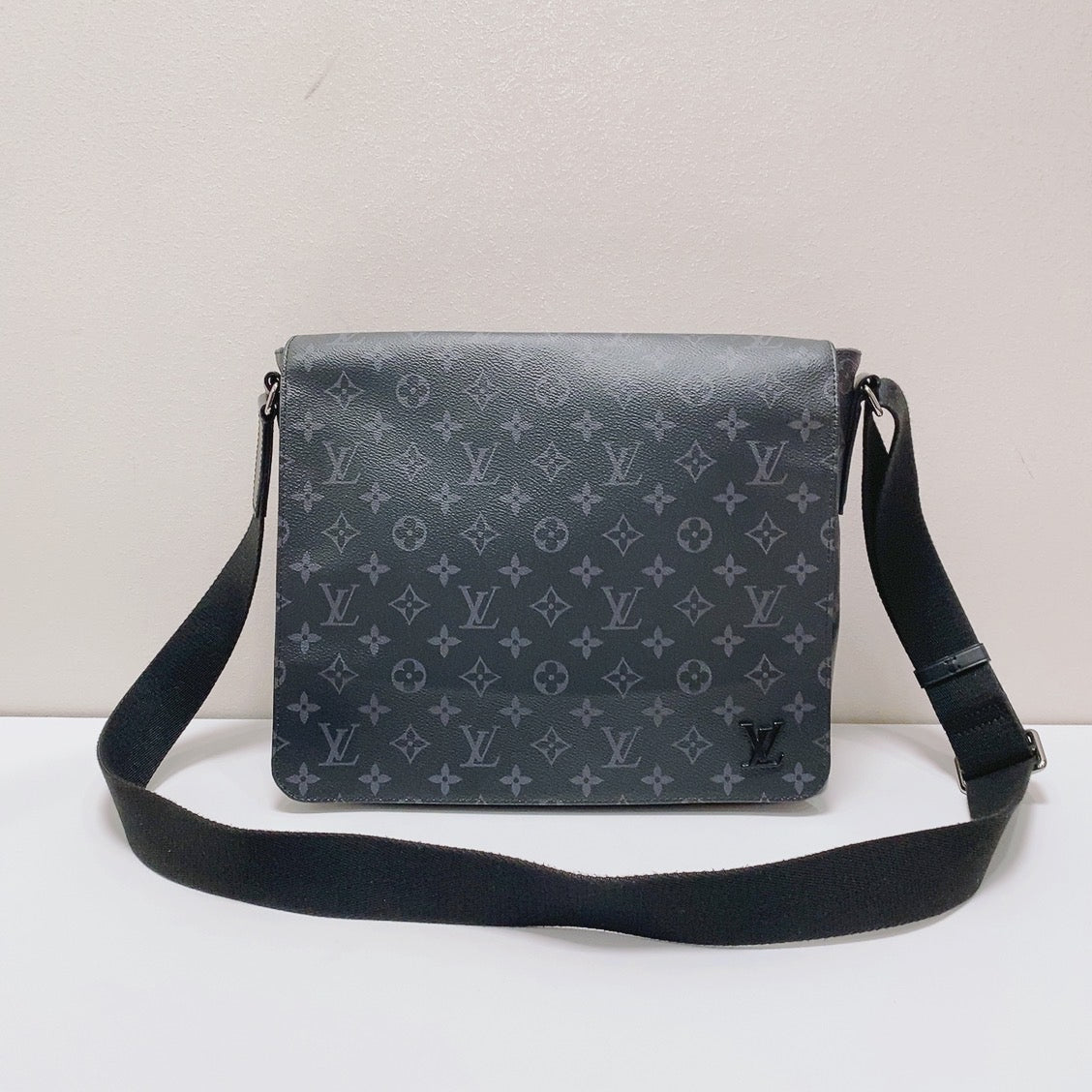 Louis Vuitton - District - Leather - Black - (medium)