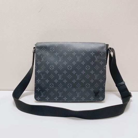 Louis Vuitton - District - Leather - Black - (medium)