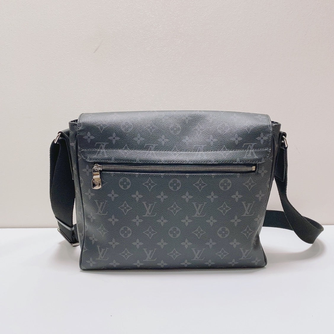 Louis Vuitton - District - Leather - Black - (medium)
