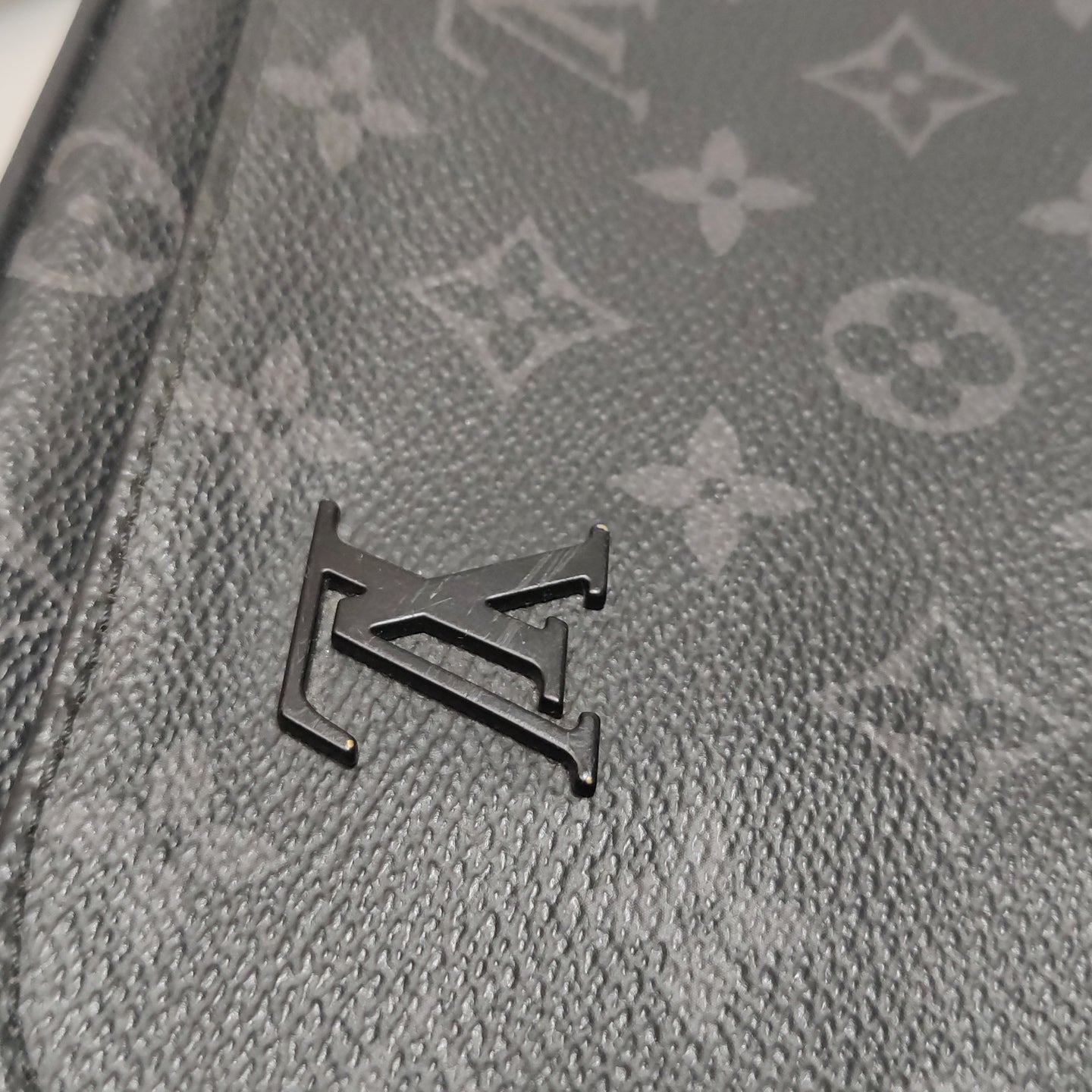 Louis Vuitton - District - Leather - Black - (small)