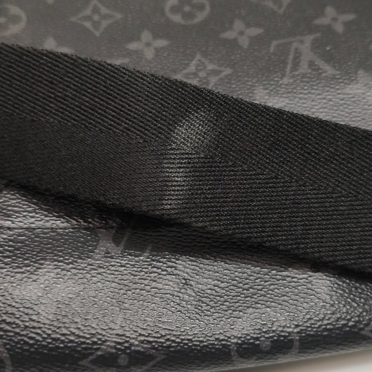 Louis Vuitton - District - Leather - Black - (small)