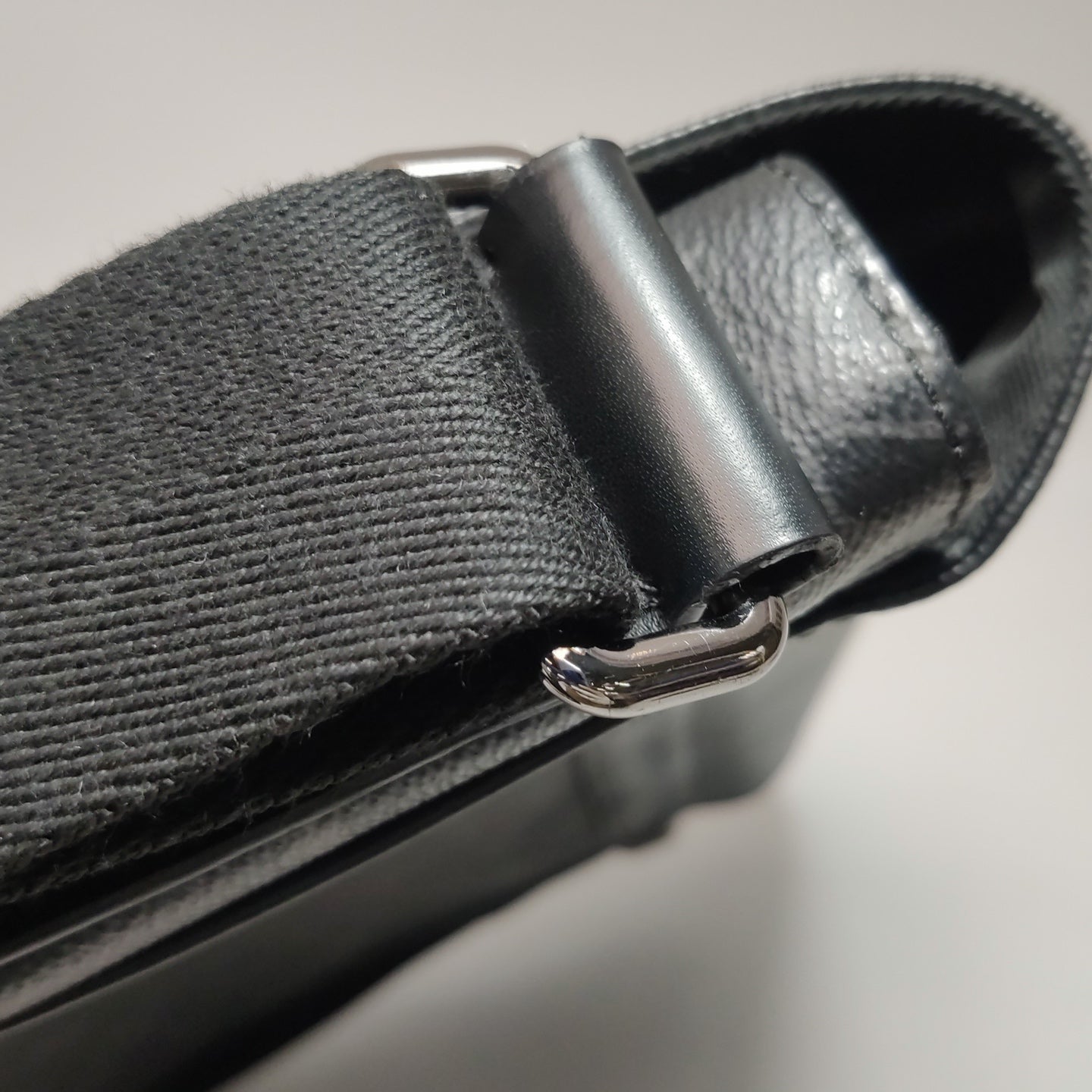 Louis Vuitton - District - Leather - Black - (small)