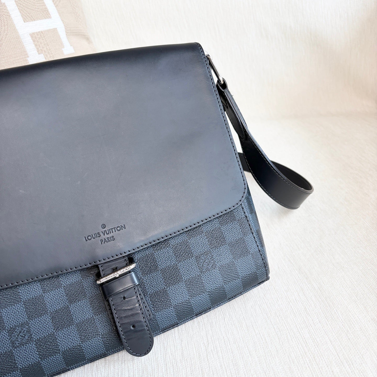 Louis Vuitton - District - Leather - Multicolour - (medium)