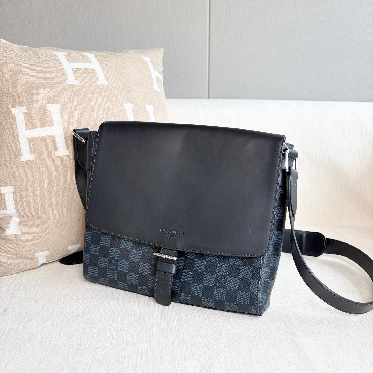 Louis Vuitton - District - Leather - Multicolour - (medium)