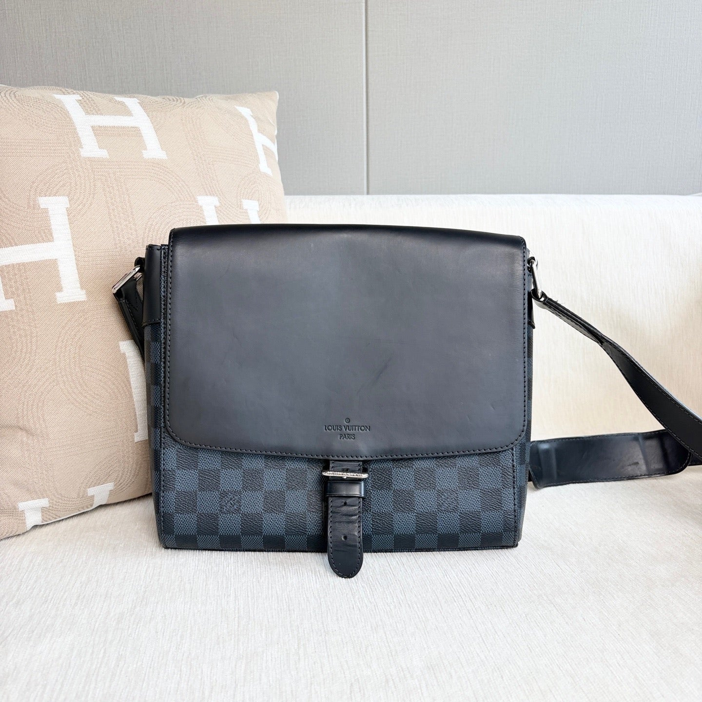 Louis Vuitton - District - Leather - Multicolour - (medium)