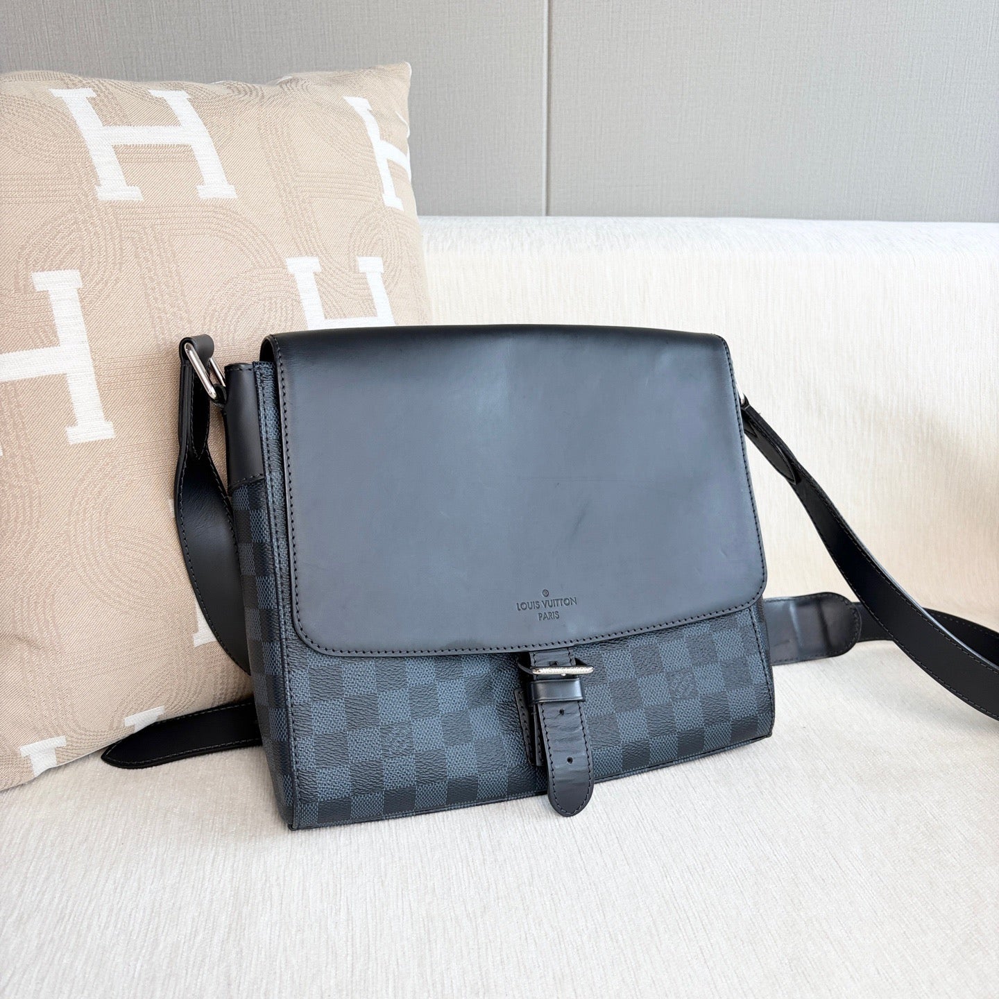 Louis Vuitton - District - Leather - Multicolour - (medium)