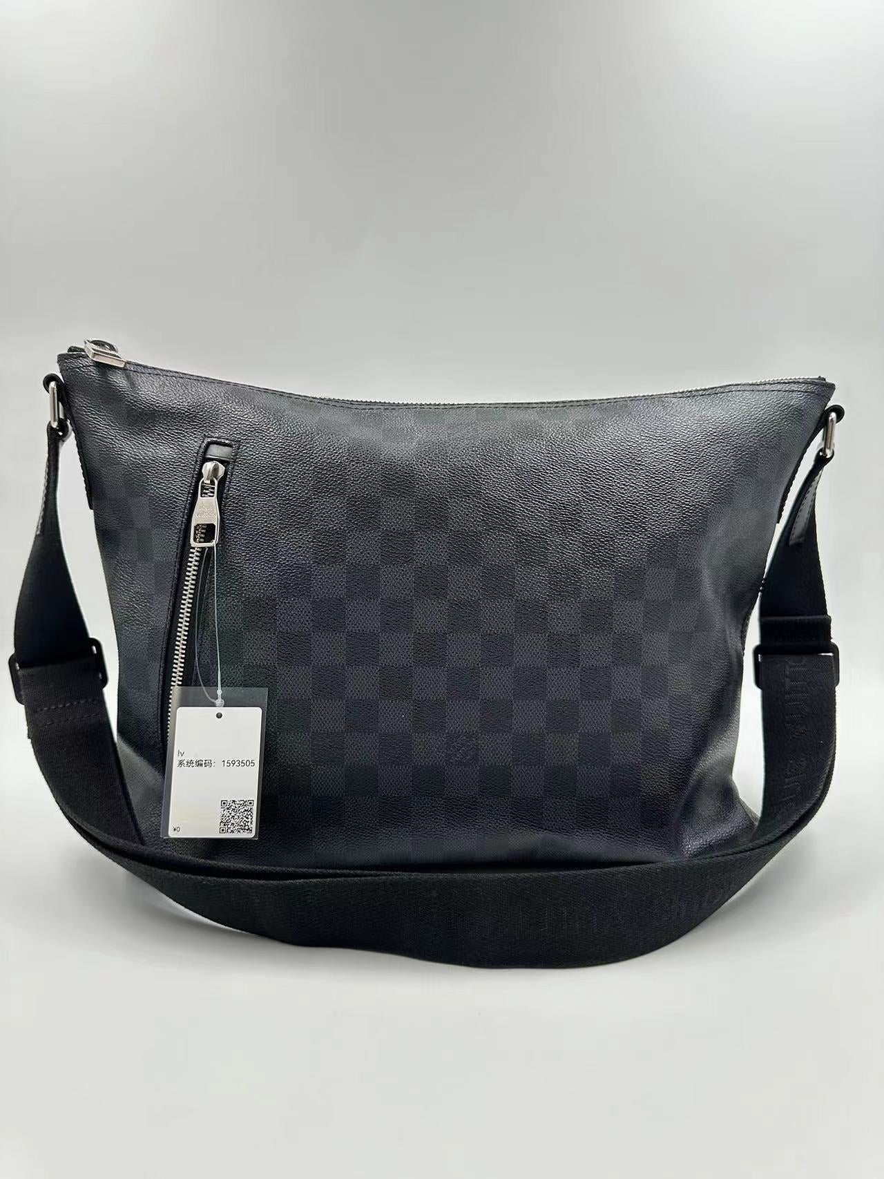 Louis Vuitton - District PM - Damier Graphite Canvas - Black - (Medium)