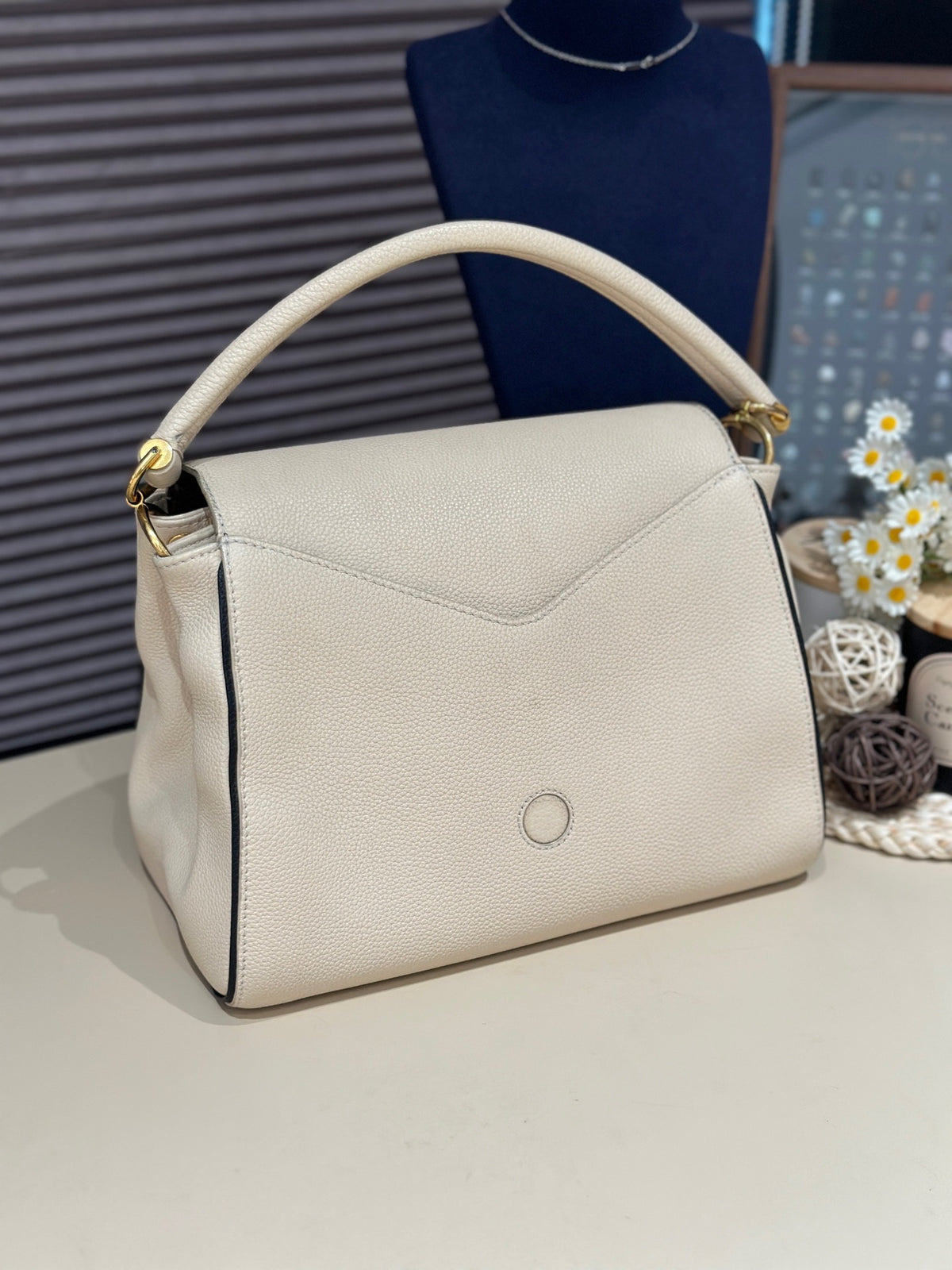 Louis Vuitton - Double V - Leather - Beige
