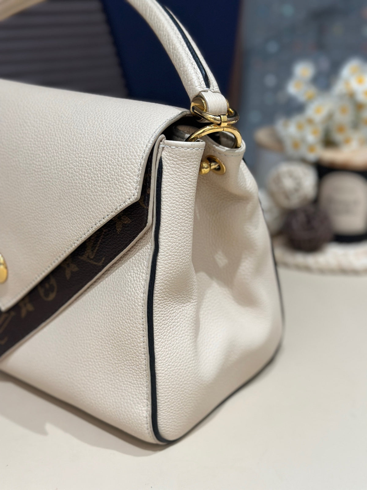 Louis Vuitton - Double V - Leather - Beige