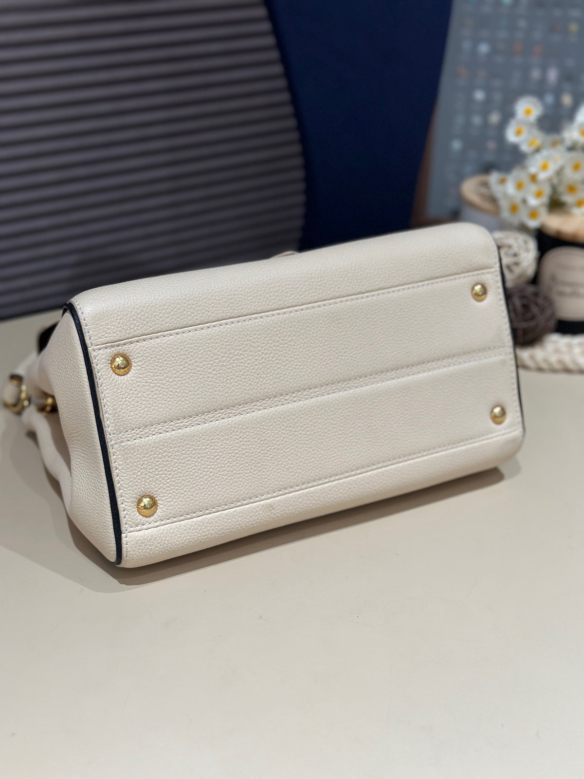 Louis Vuitton - Double V - Leather - Beige