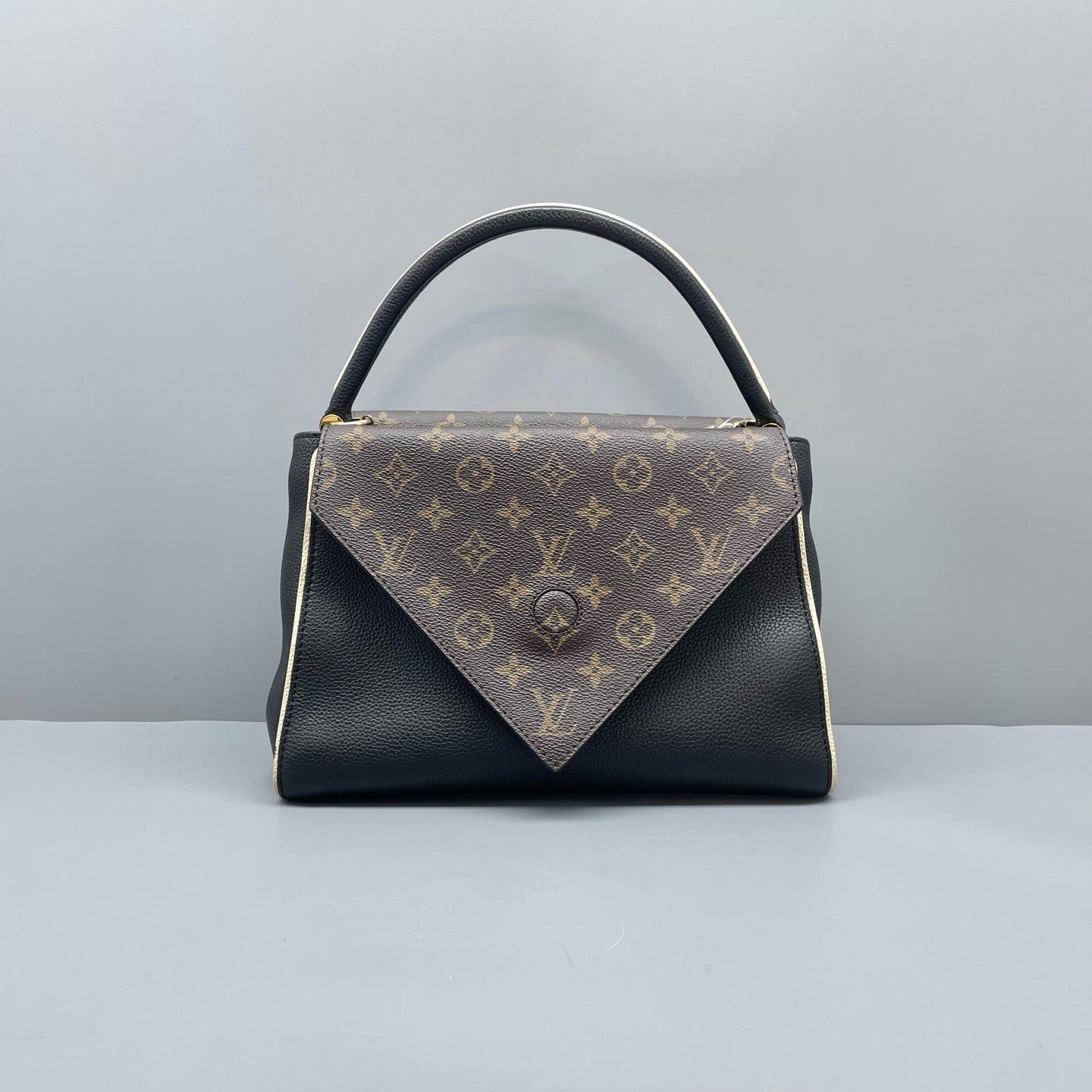 Louis Vuitton - Double V - Leather - Black - (medium)