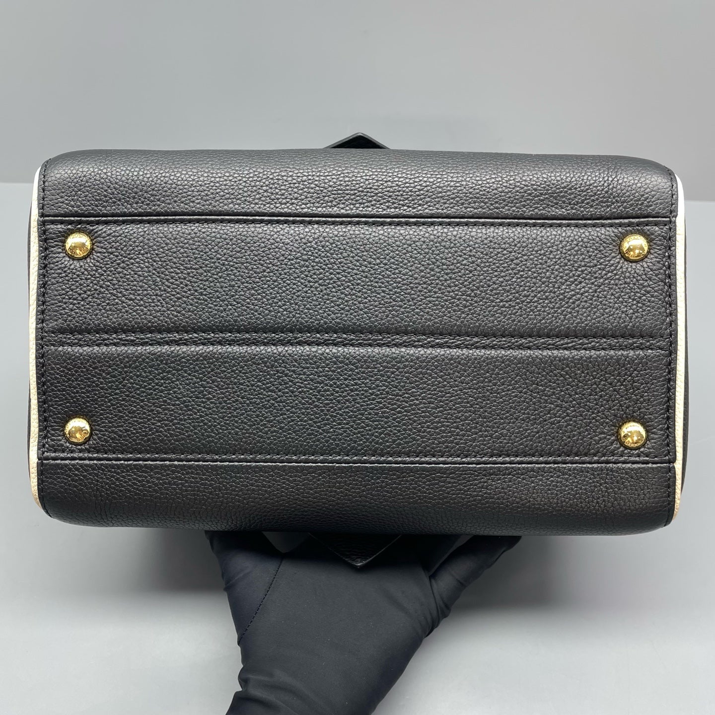 Louis Vuitton - Double V - Leather - Black - (medium)