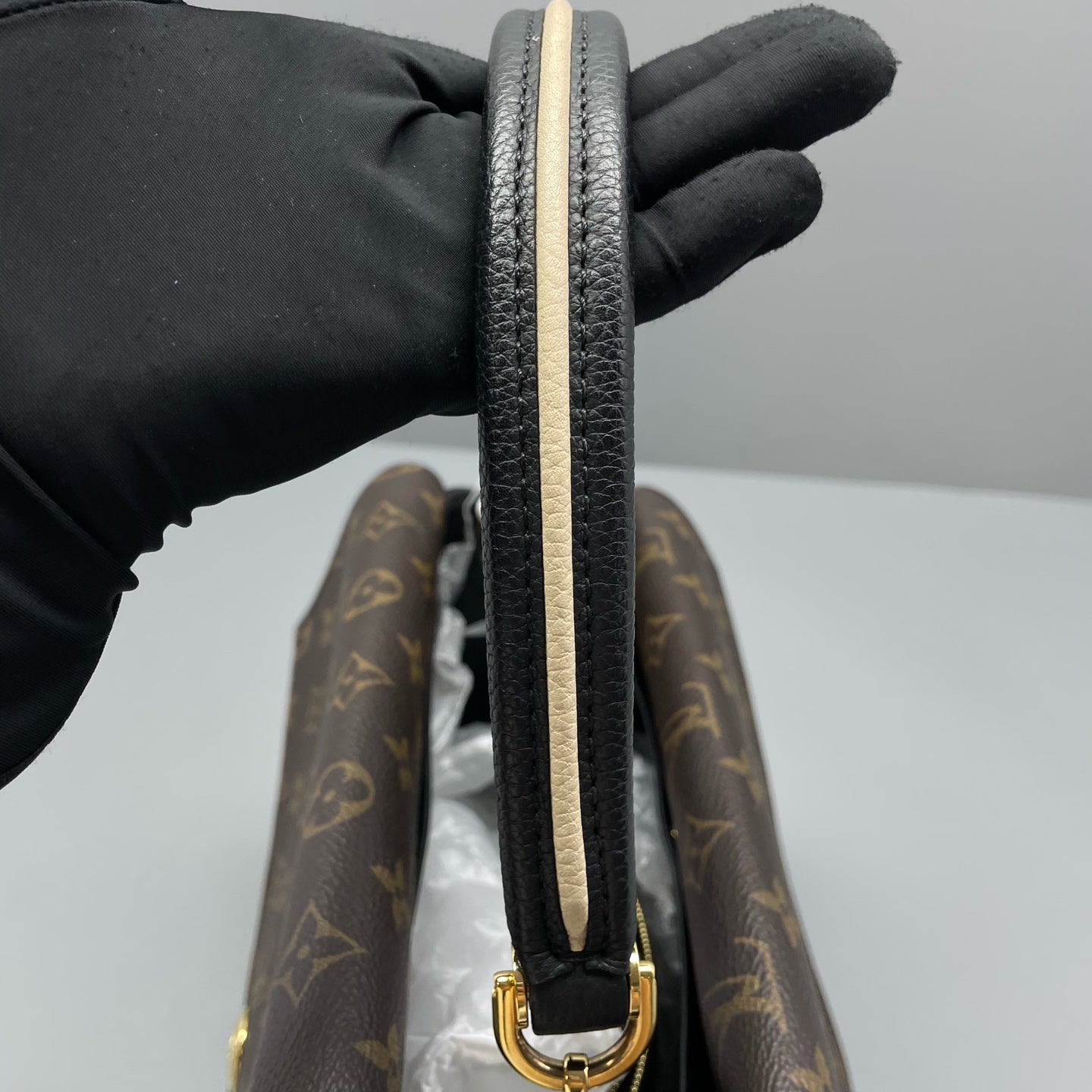 Louis Vuitton - Double V - Leather - Black - (medium)