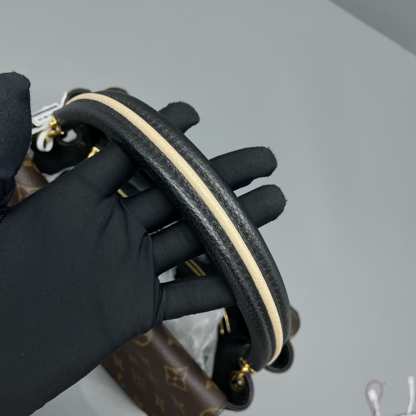 Louis Vuitton - Double V - Leather - Black - (medium)