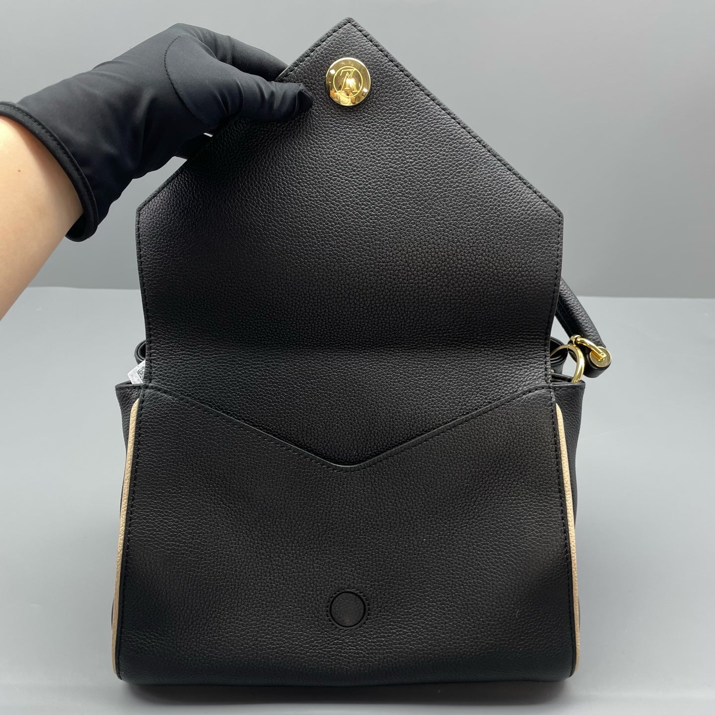 Louis Vuitton - Double V - Leather - Black - (medium)