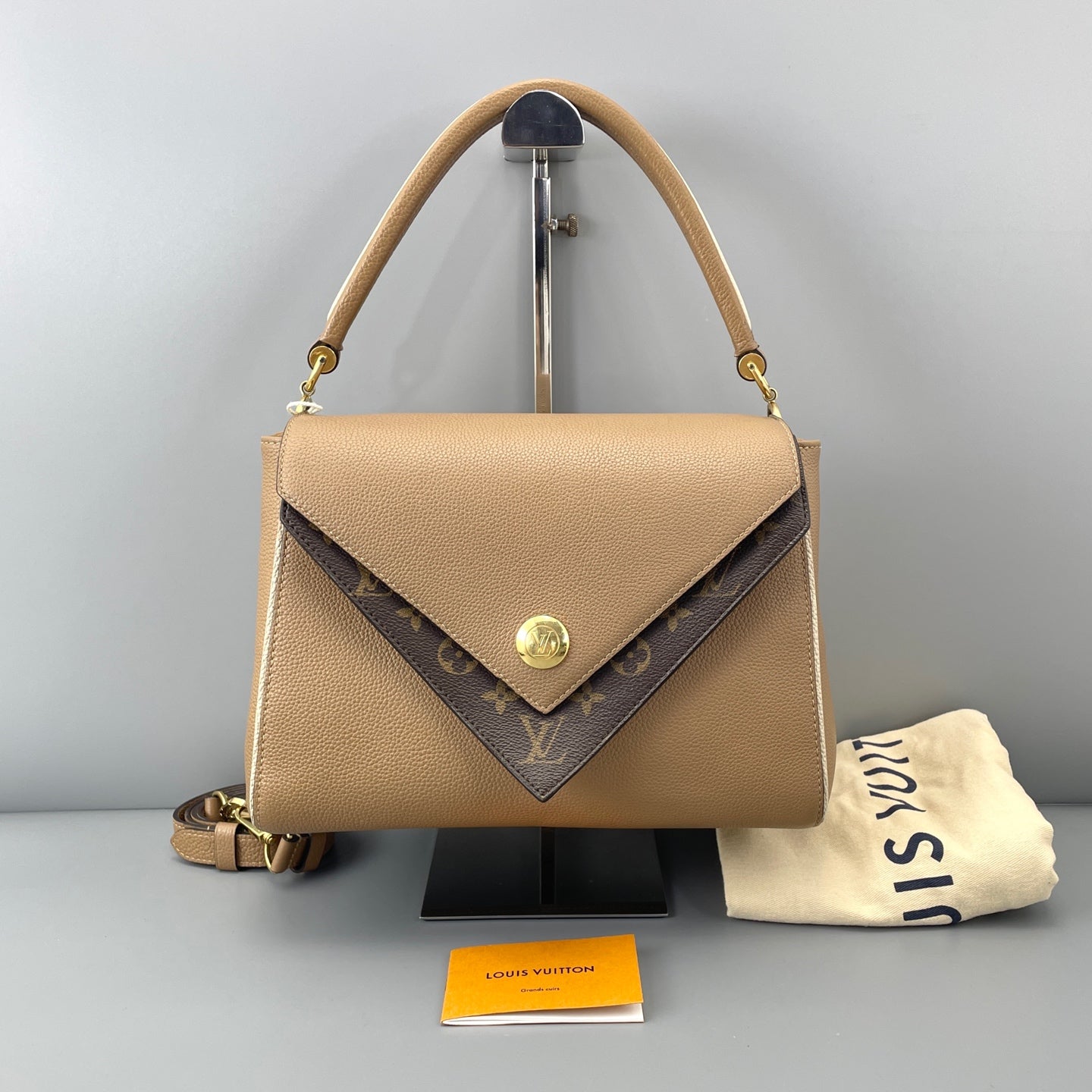 Louis Vuitton - Double V - Leather - Brown - (medium)