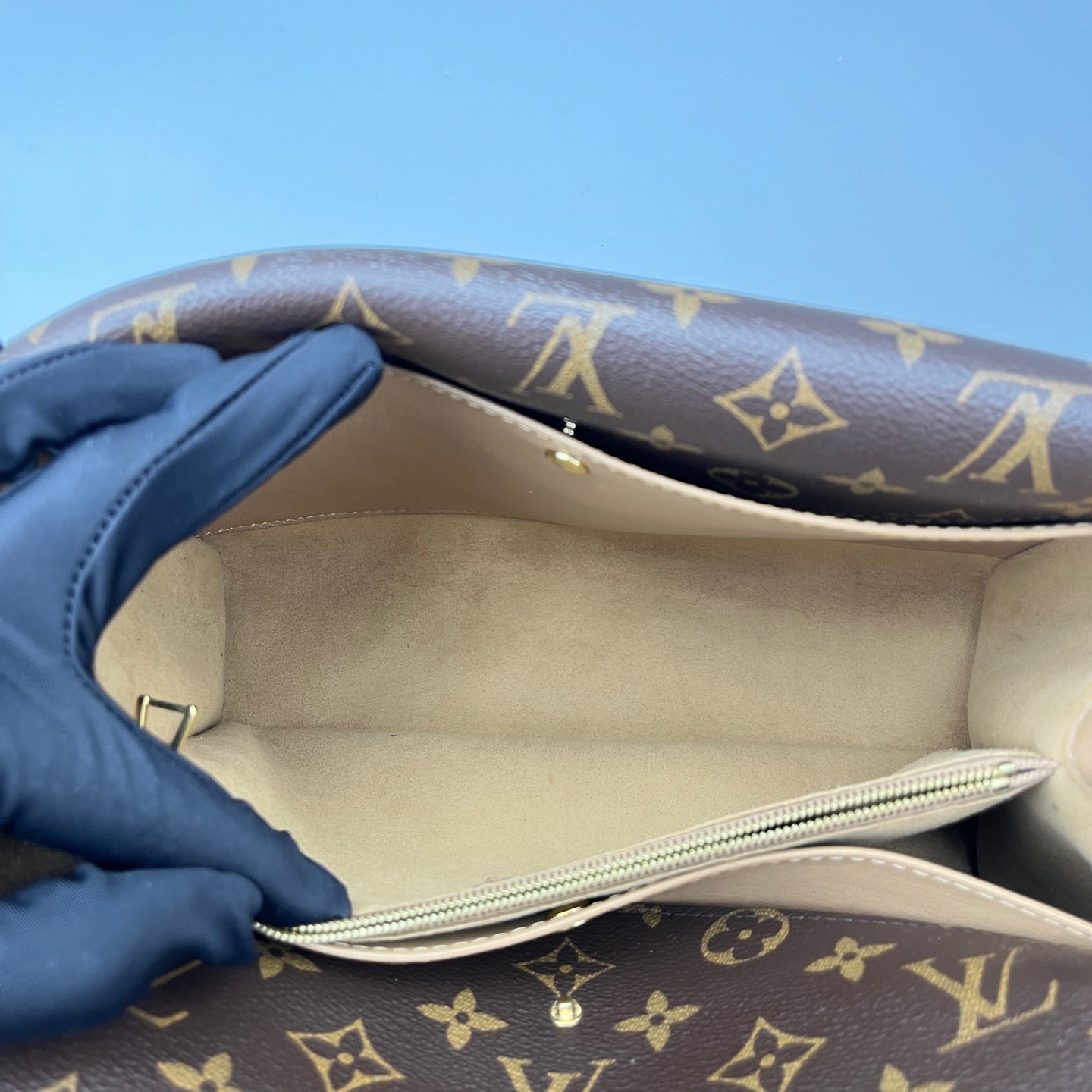 Louis Vuitton - Double V - Leather - Brown - (medium)