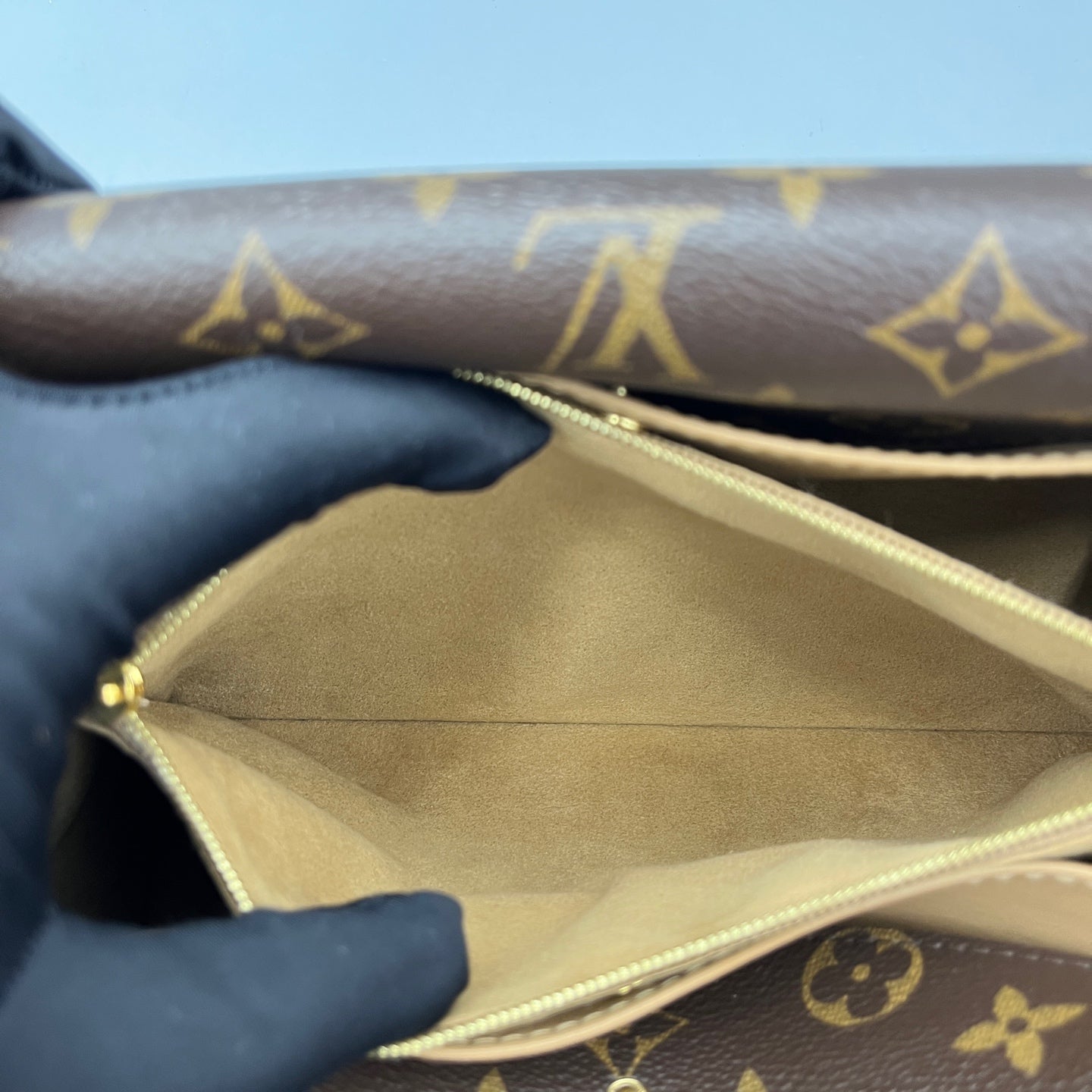 Louis Vuitton - Double V - Leather - Brown - (medium)
