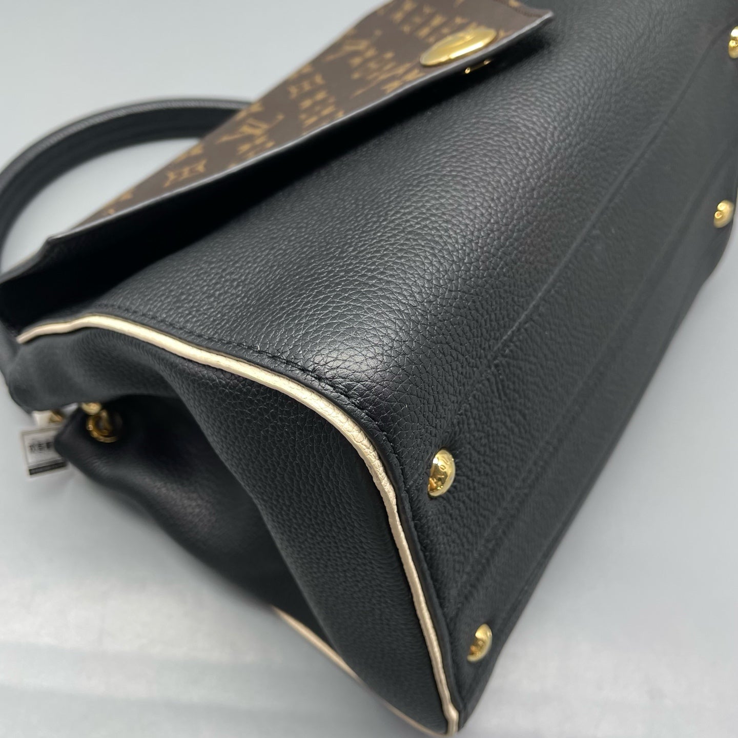 Louis Vuitton - Double V - Leather - Multicolour - (medium)