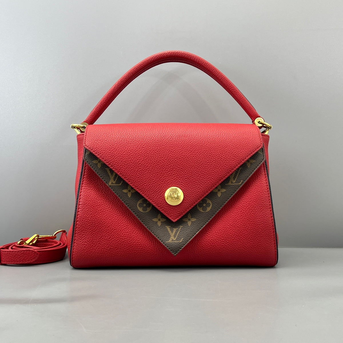 Louis Vuitton - Double V - Leather - Red - (medium)