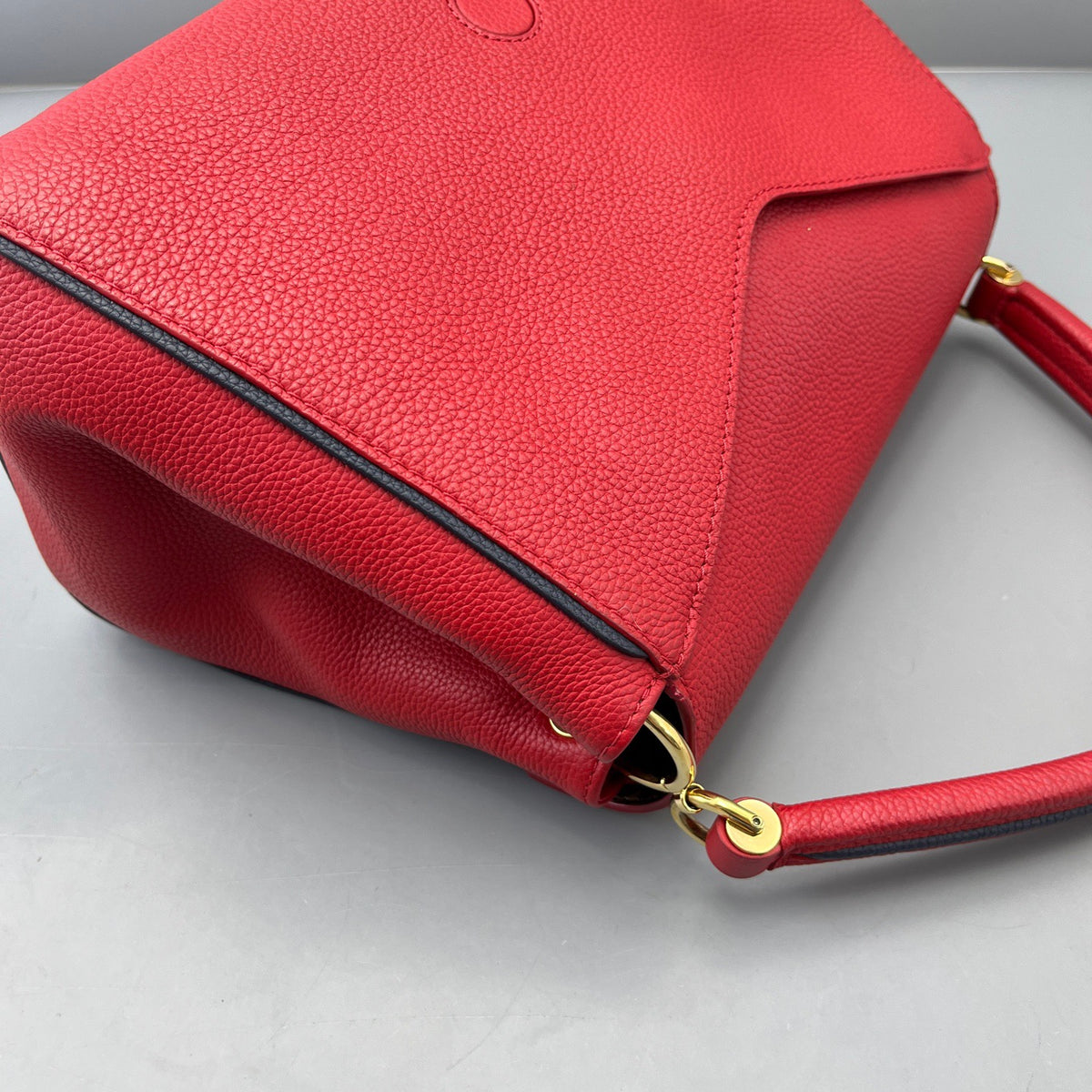 Louis Vuitton - Double V - Leather - Red - (medium)