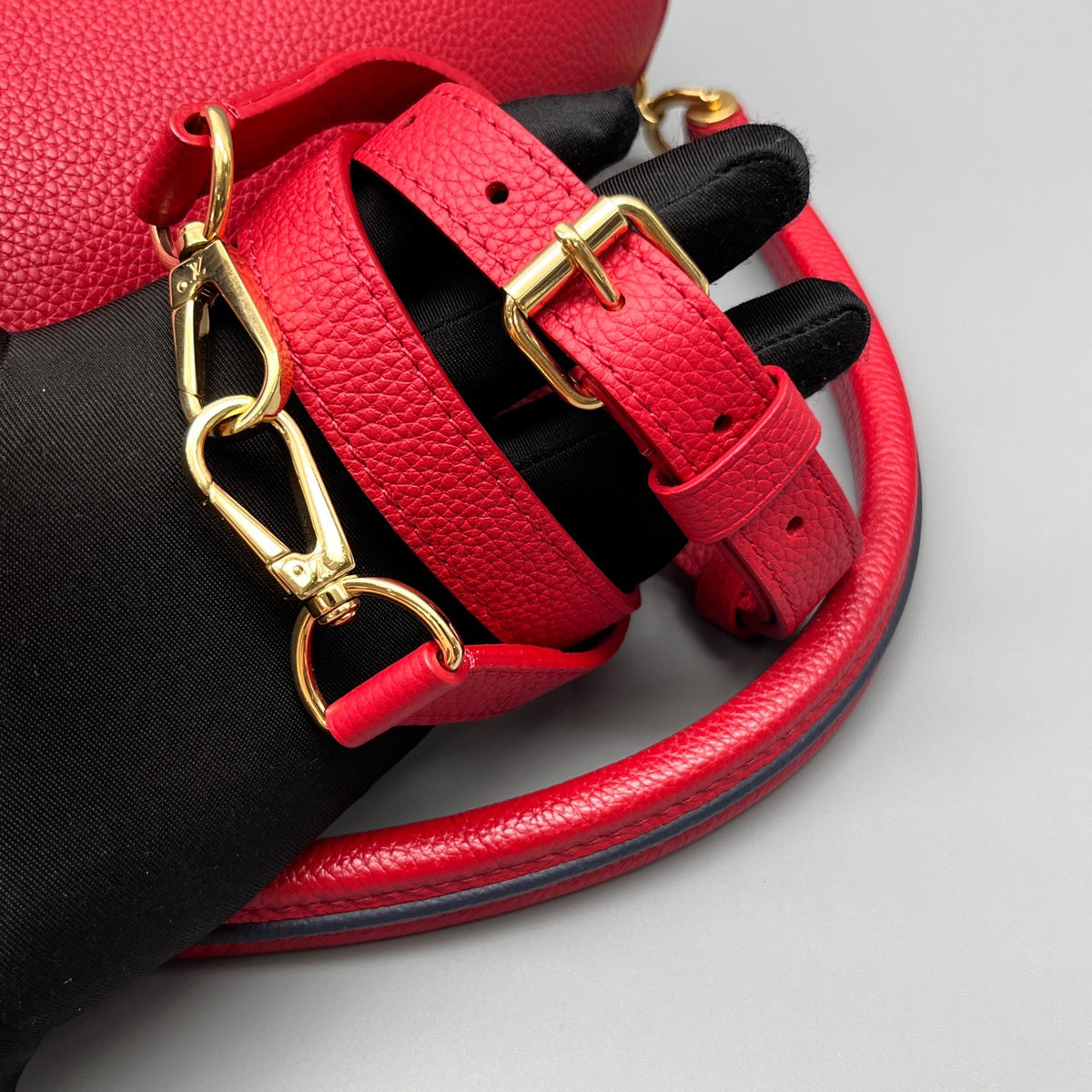 Louis Vuitton - Double V Messenger Bag - Leather - Red - (medium)