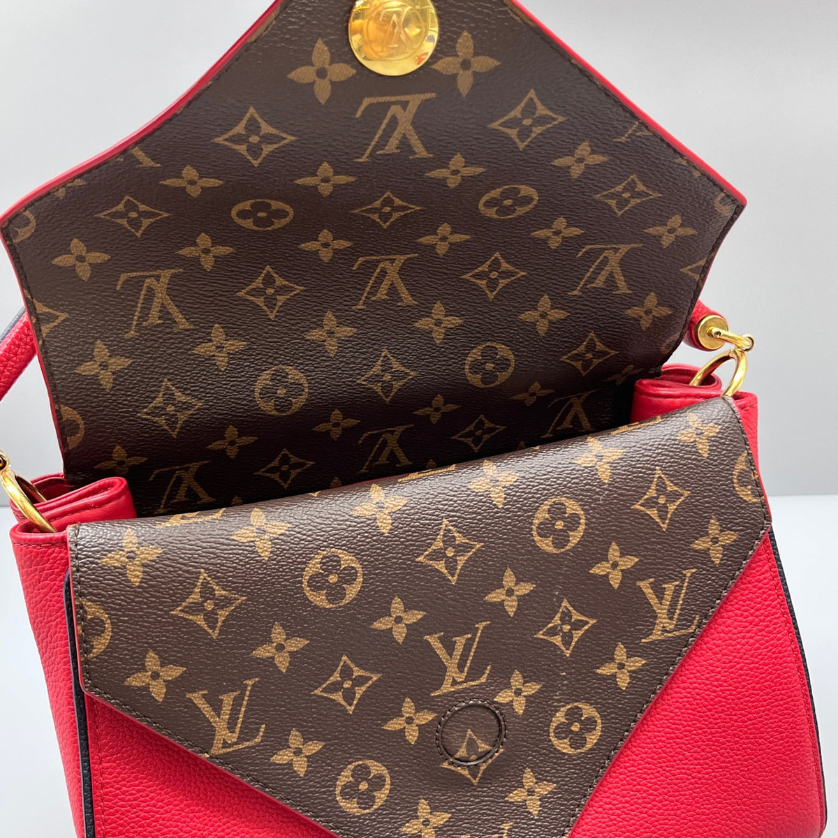 Louis Vuitton - Double V Messenger Bag - Leather - Red - (medium)